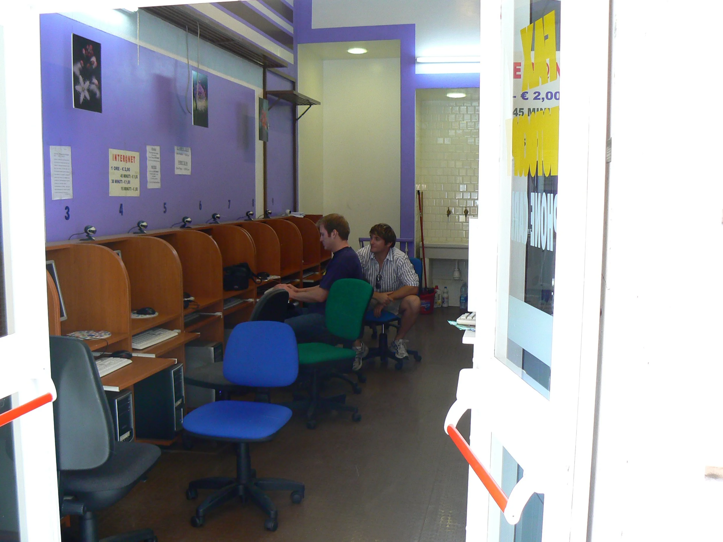 35 Internet Cafe P1000125.JPG