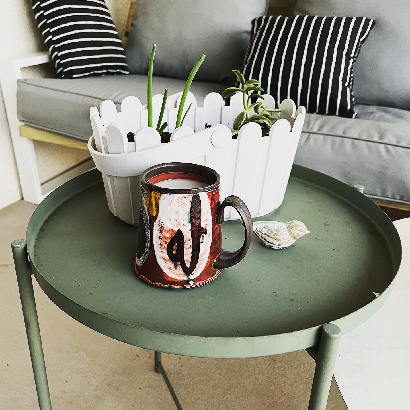 It might not be winter weather here in Florida, but it&rsquo;s still right for tea! Check out this mug by @naomikclement . 
Our patio couch in part by @semiexact .

#ceramics #pottery #timefortea #layers #yesienjoymilkinmytea #underglaze #mug #teafor