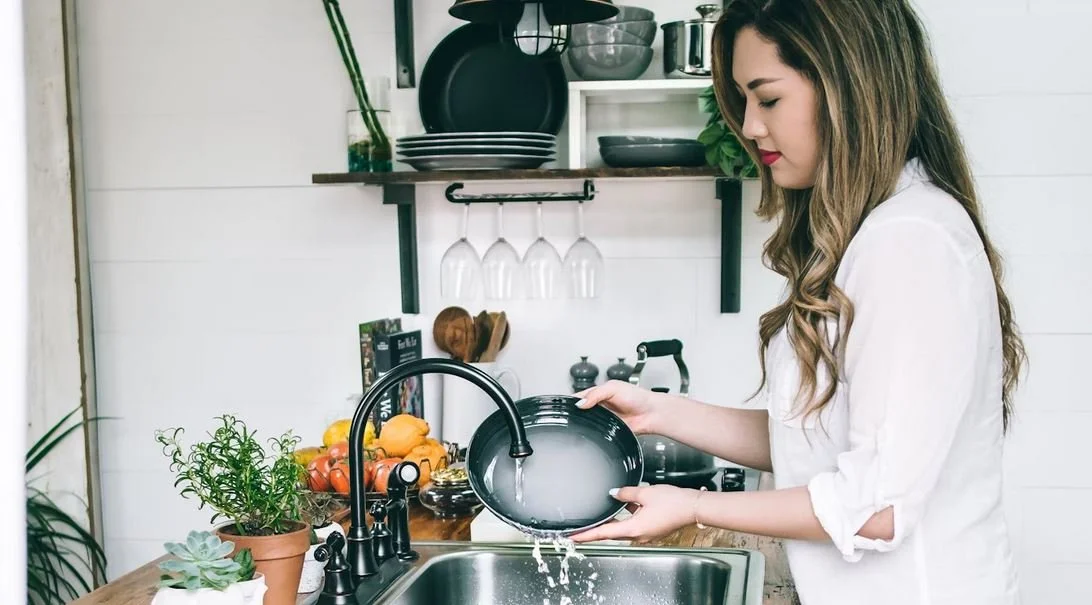 Do Cleaning Services Wash Dishes? (Explained)