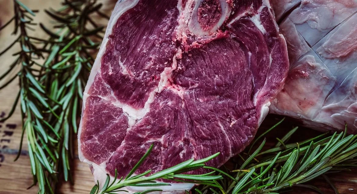 How To Get Rid Of Spoiled Meat Smell (Quick Guide)