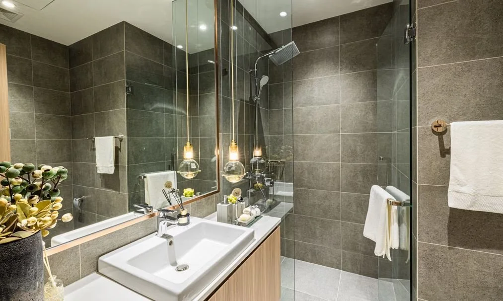 How To Clean Onyx Showers (Easy Guide)