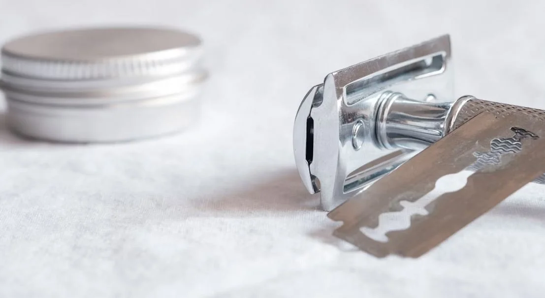 Will A Razor Blade Scratch Glass? (Explained) — Karen’s Green Cleaning