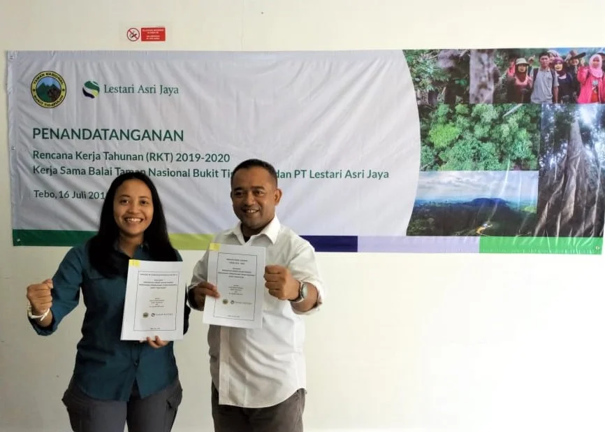 ....The signing of RKT related to collaboration between TNBT and PT LAJ..Penandatanganan RKT terkait kerjasama TNBT dan LAJ....
