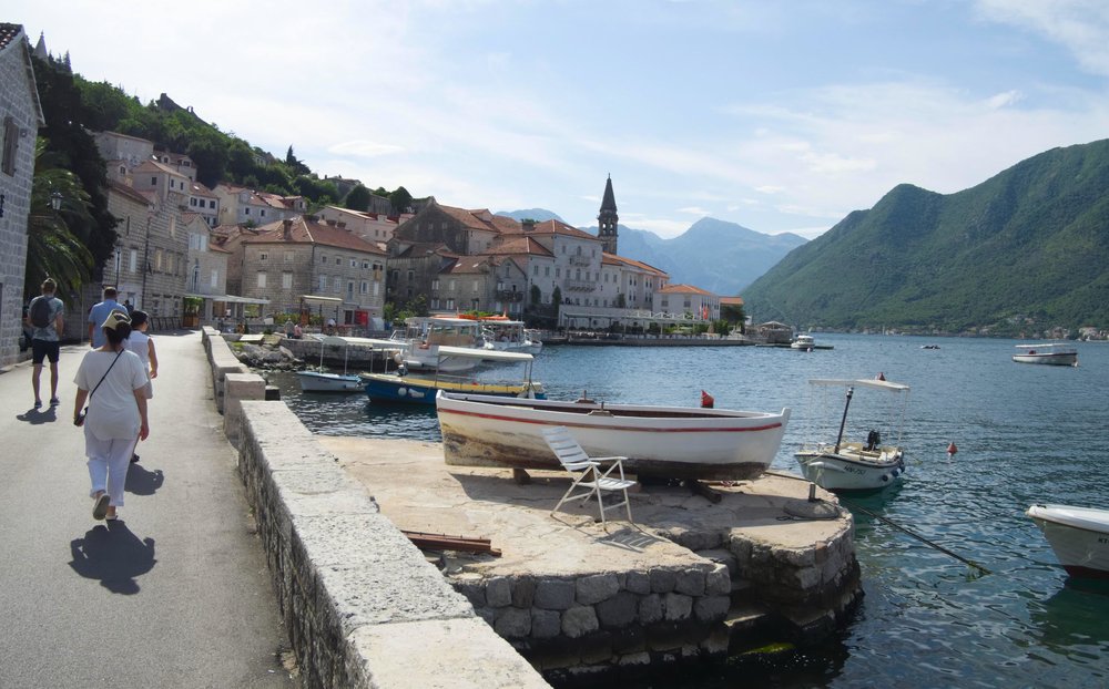 Mladen leading the pack towards a boat in Perast (Photo: tPac).