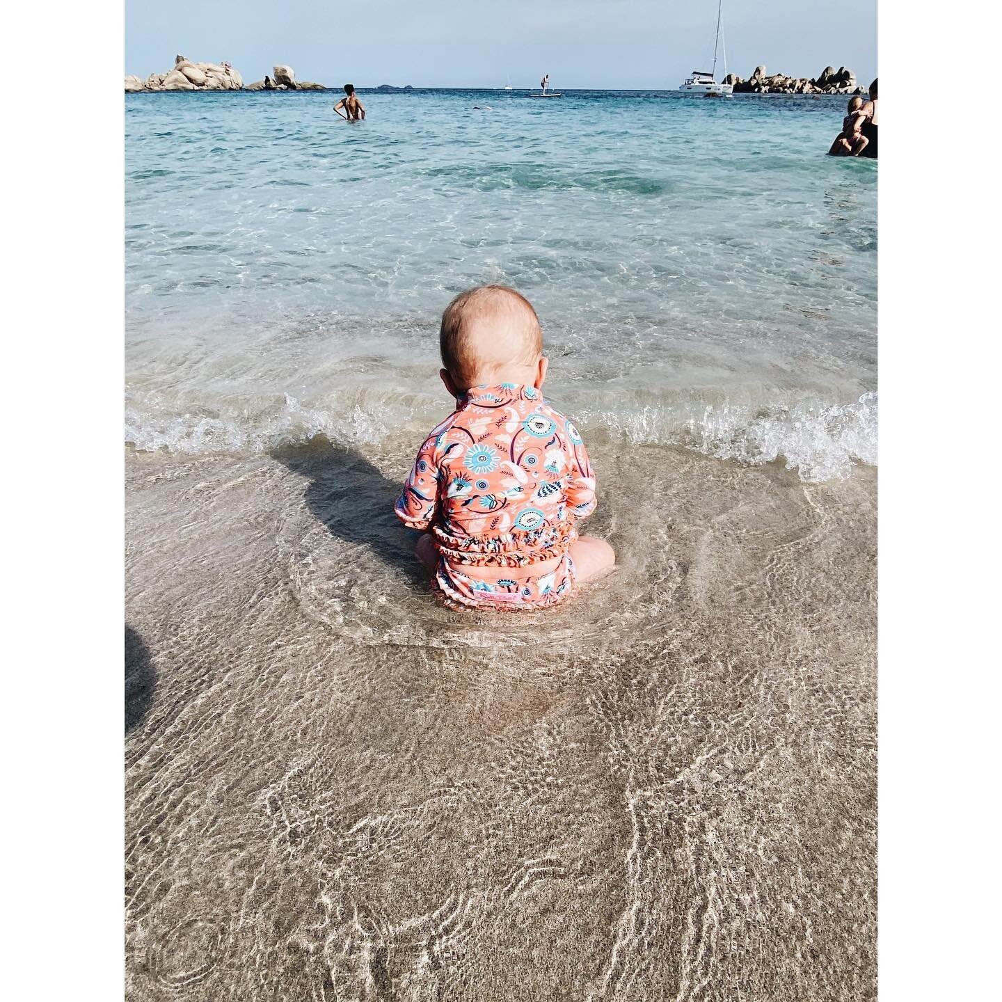 Celebrated 7 months splish-splashing on the Corsican beach and having the very best time! 
.
.
.
#corsicansummer #corsicanbeach #rufflebutts #rufflebuttsswimwear #rufflebuttsswimsuit #plagedepalombaggia #palombaggia #babysbestlife @riki82