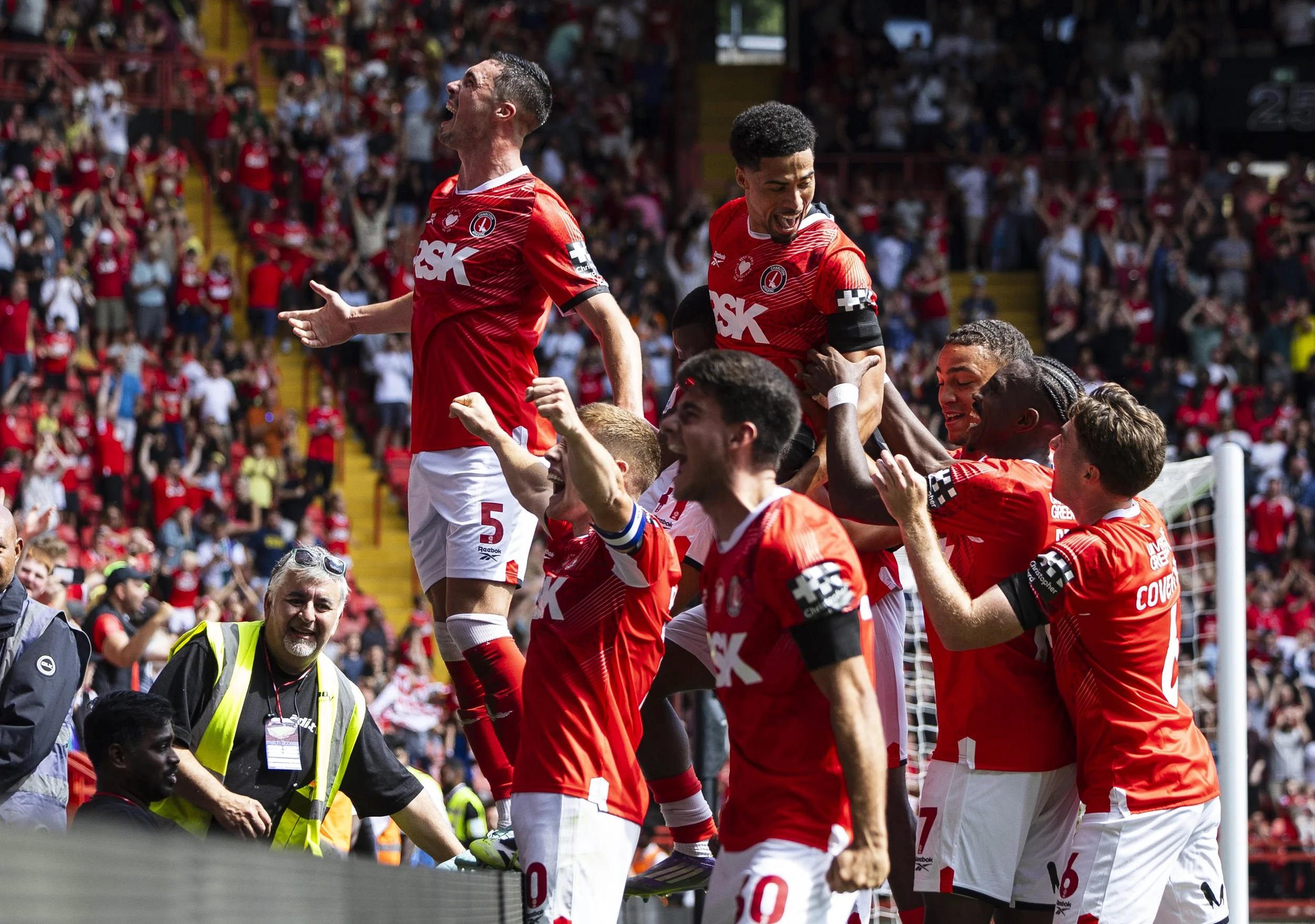 2 FIL CHARLTON WATFORD 194A.JPG