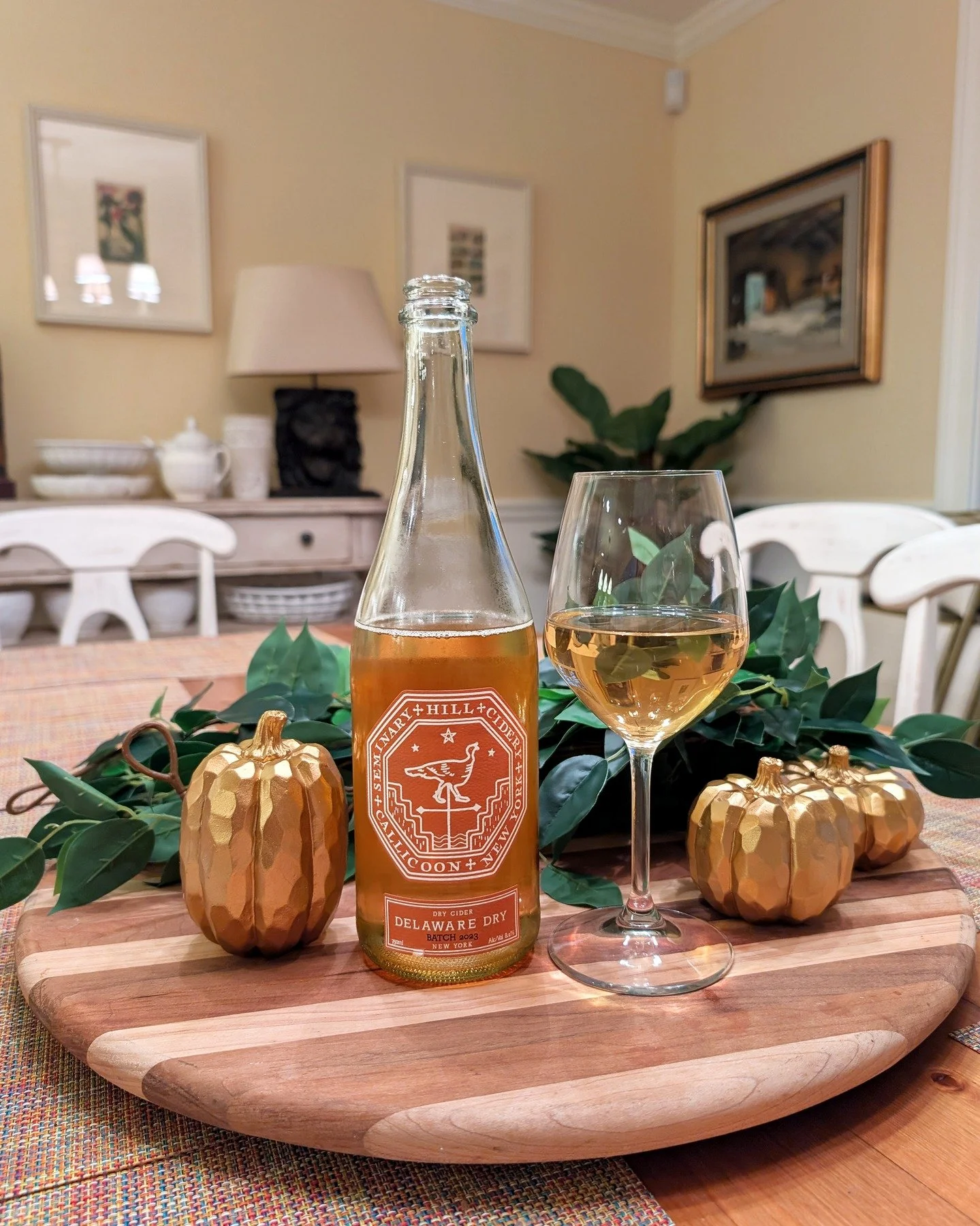 There's a huge difference between &quot;hard cider&quot; and real CIDER. One is often a sugar bomb made from concentrate; the other is, quite literally, wine made from apples.

This is the 2023 Delaware Dry from @SeminaryHillCider. While I've posted 