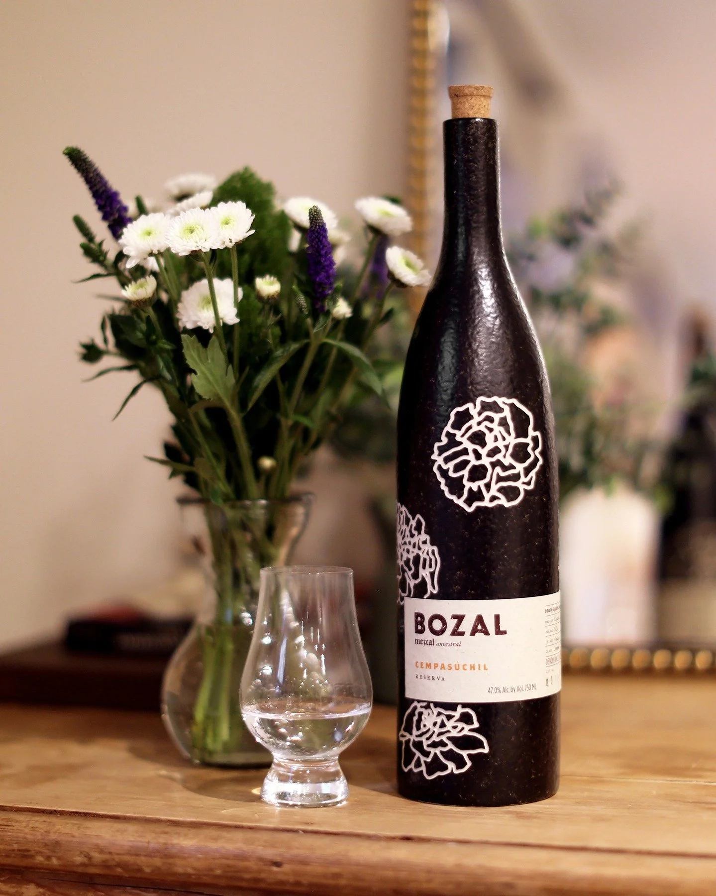It kills me when folks dismiss mezcal as "too smoky" -- they're entirely neglecting the spirit's most poetic category: the Ancestral expressions. 

The Cempas&uacute;chil Reserva from @BozalMezcal is a masterclass in that ancient methodolog