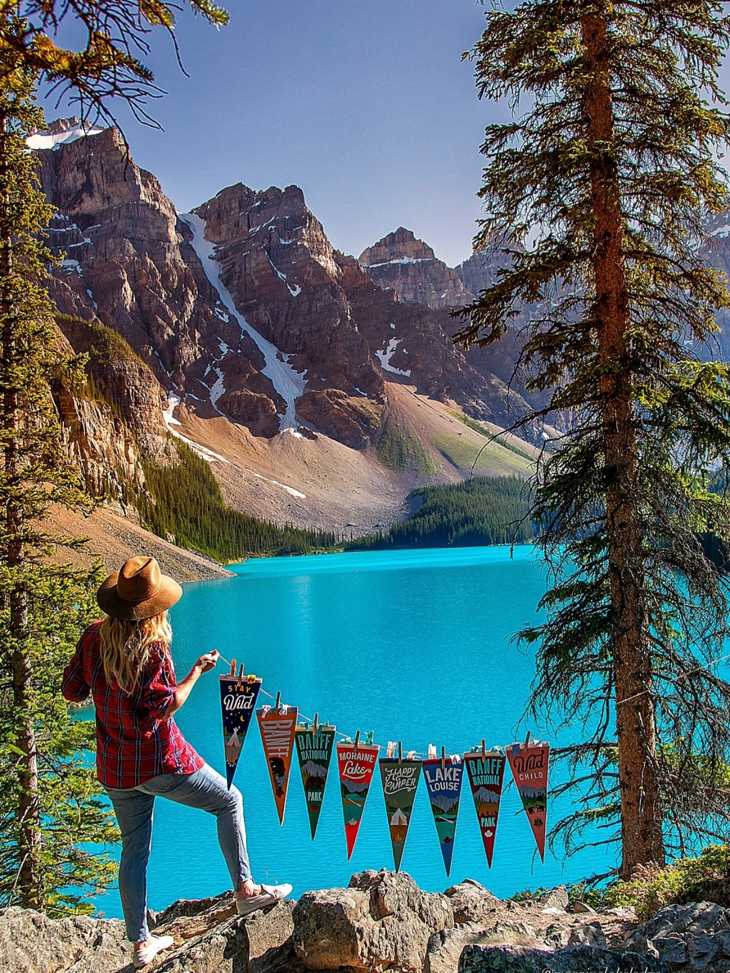 Long weekends in Banff ❤️🚩🎒🌲🥾

#banff #banffnationalpark #yohoco #pennants #pennant #banffalberta #madeincanmore #madeinalberta