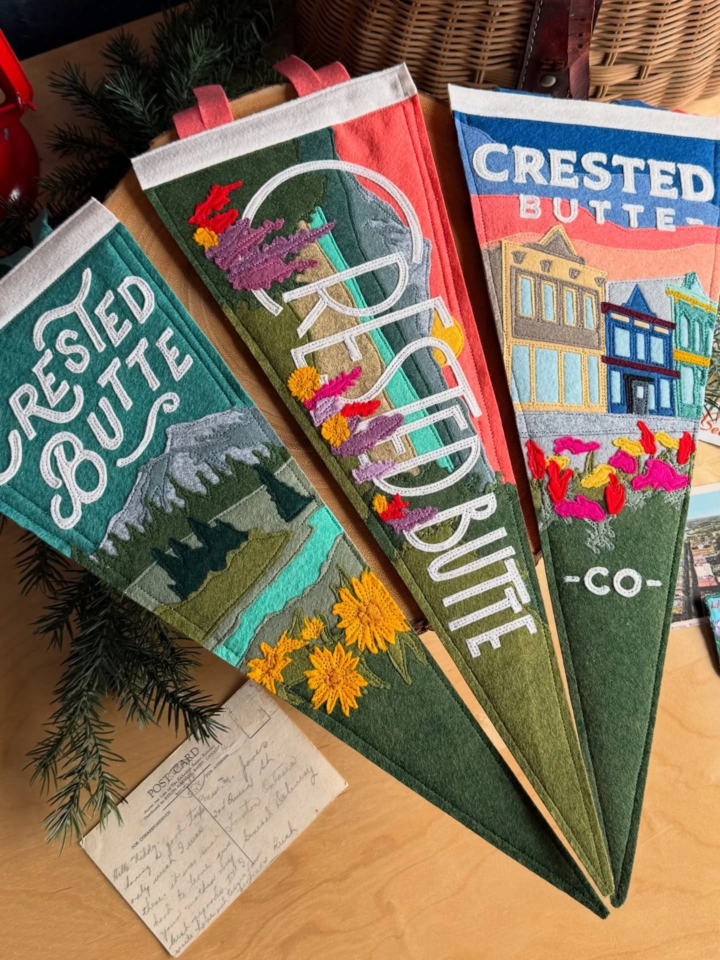 Find our new collection for this pretty town only in Crested Butte. 🚩🎒🌲🏔️

#colorado #crestedbutte #yohoco #pennants #pennant #crestedbuttecolorado #designer #design