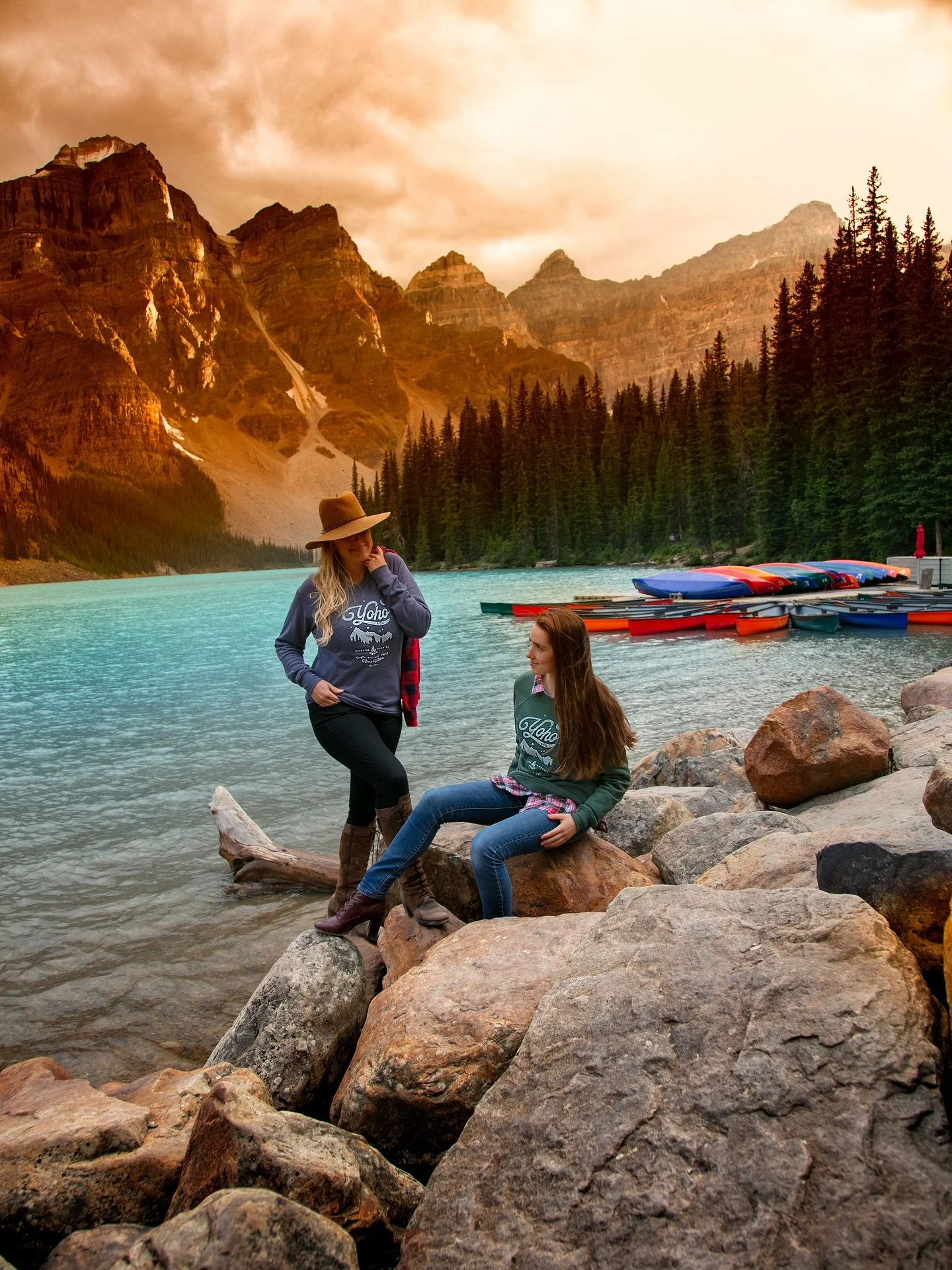 Days at Moraine are the best days 🚩🌲🎒🥾🐻❤️

#yohoco #pennants #pennant #moraine #morainelake #banff #banffnationalpark #madeincanmore
