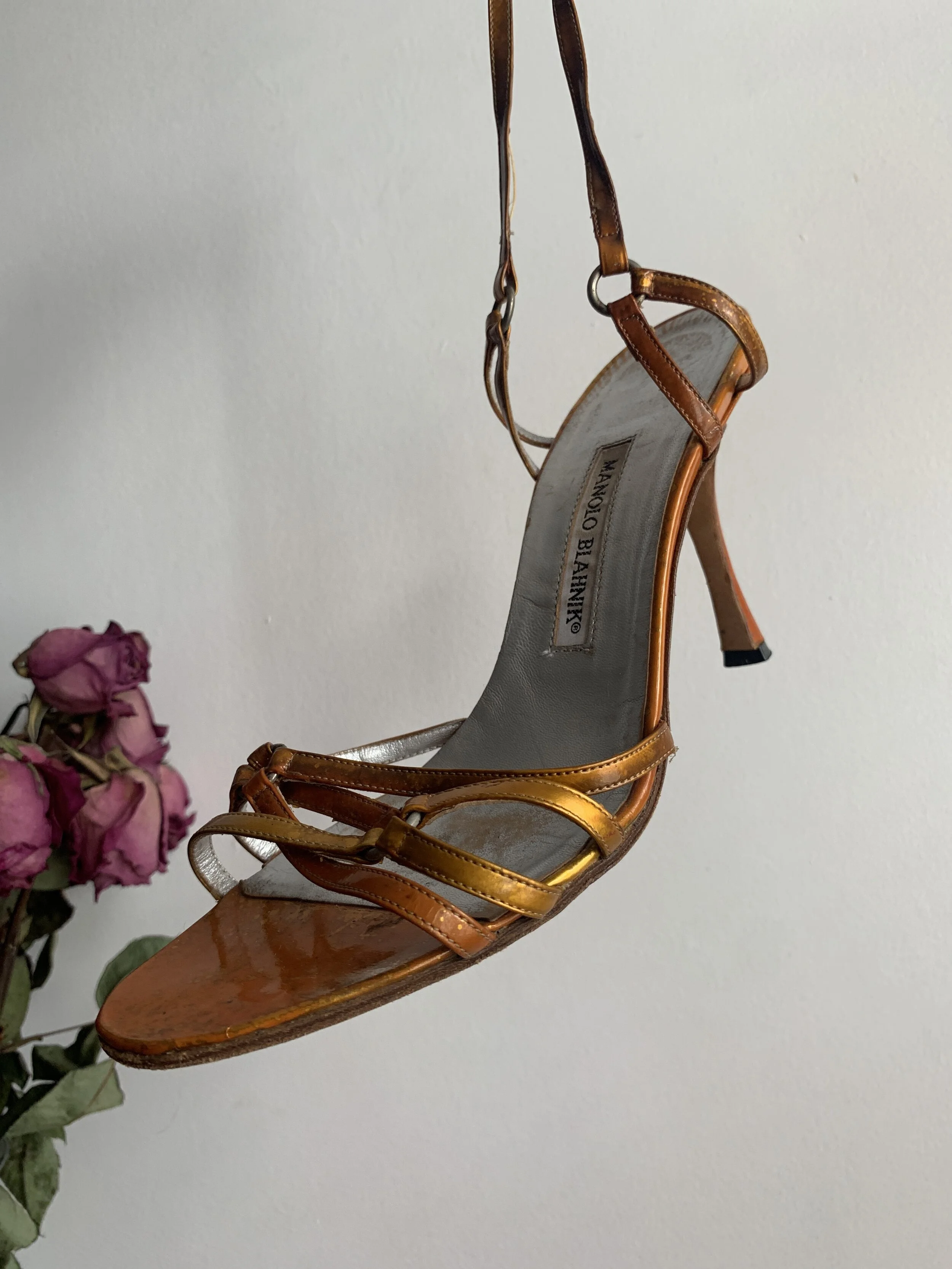 THE MANOLO BRONZE