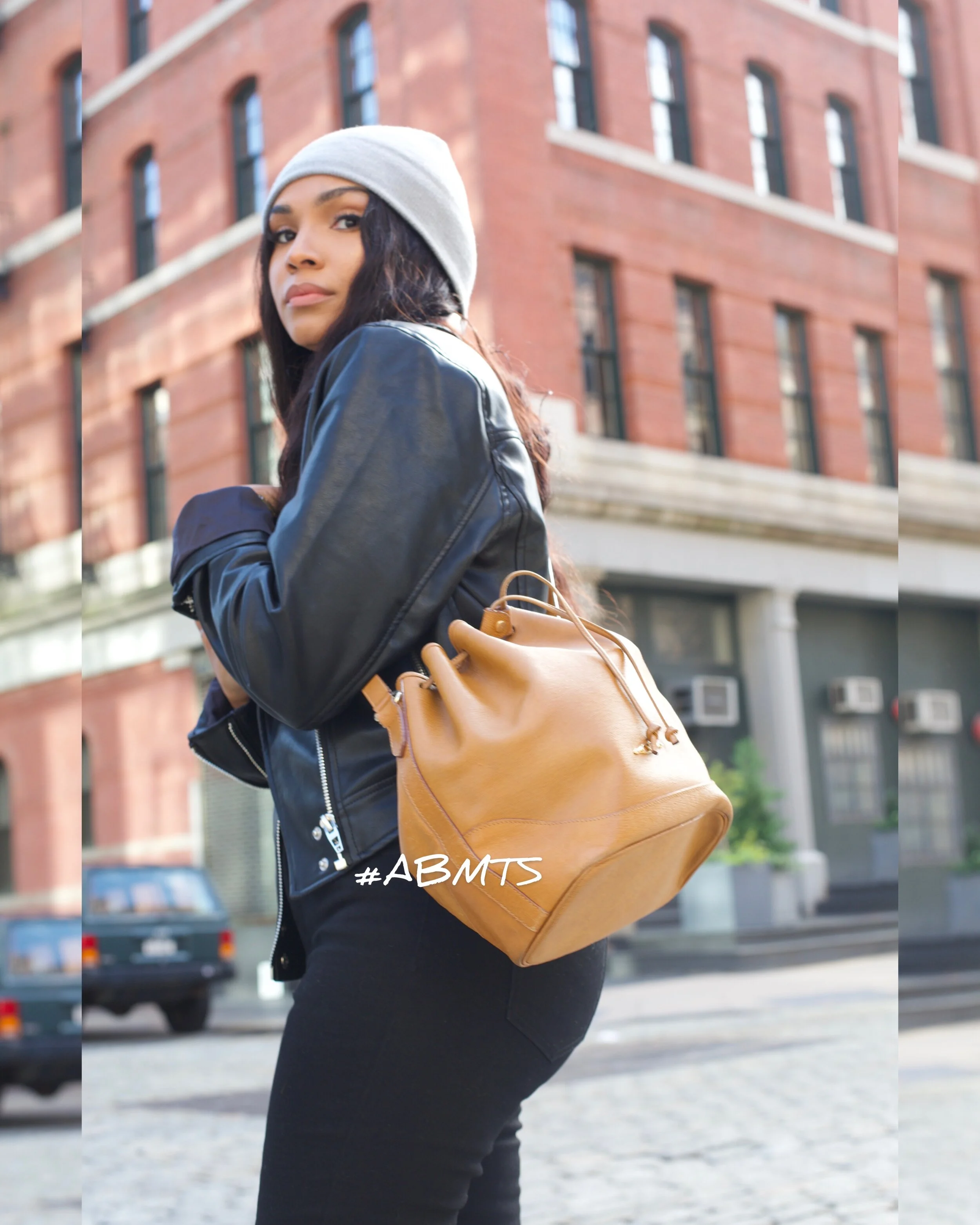 VTG VALENTINO GARAVANI BUCKET 