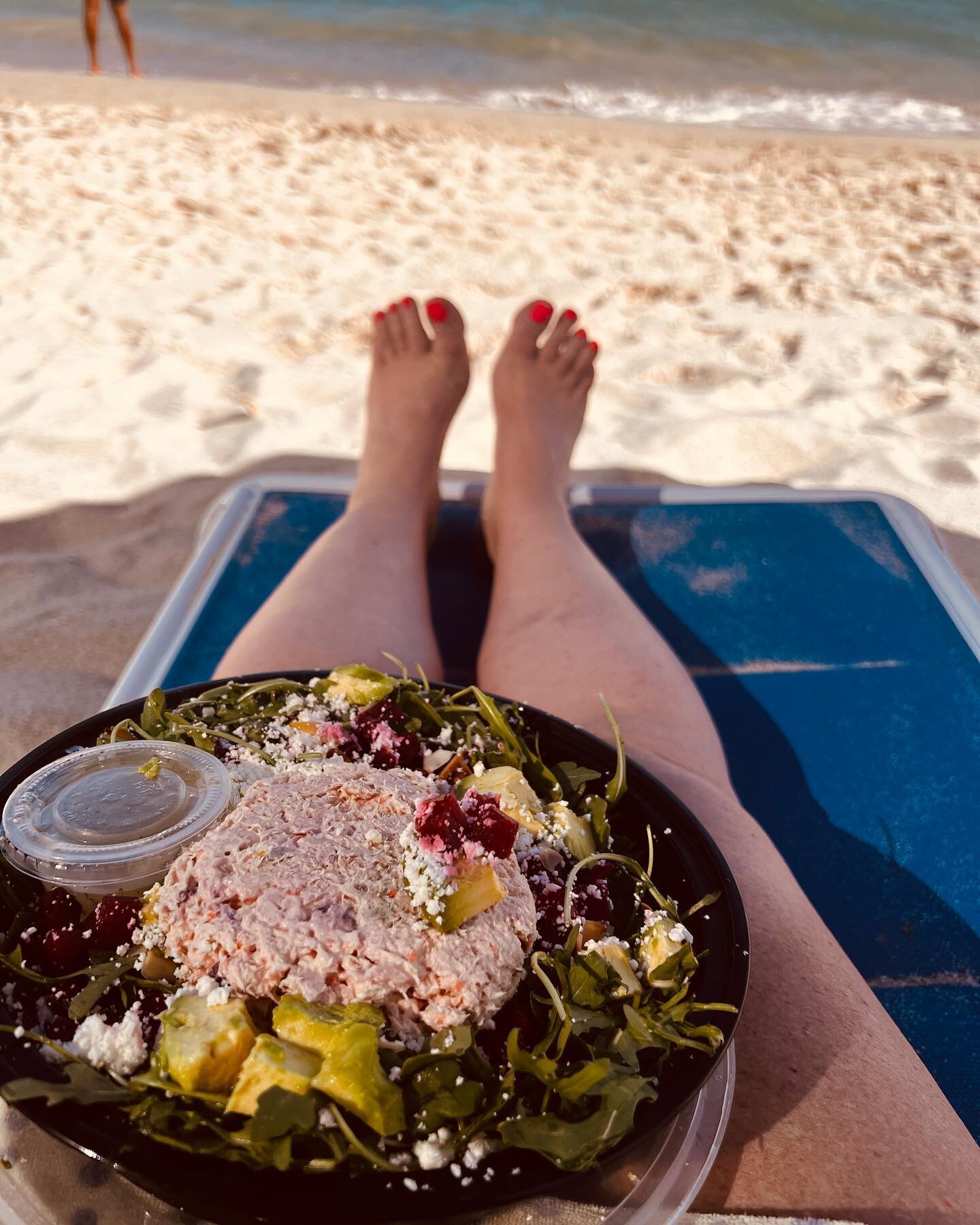 Taking a Pause From Winter... 
☀️Sun, Ocean and Clean Eating Heals My Body, Mind &amp; Soul.
🌟What heals you?

👋🏻 Do you go on vacation and binge with food /alcohol... making you feel tired &amp;  sick instead of energized and alive... let's talk 