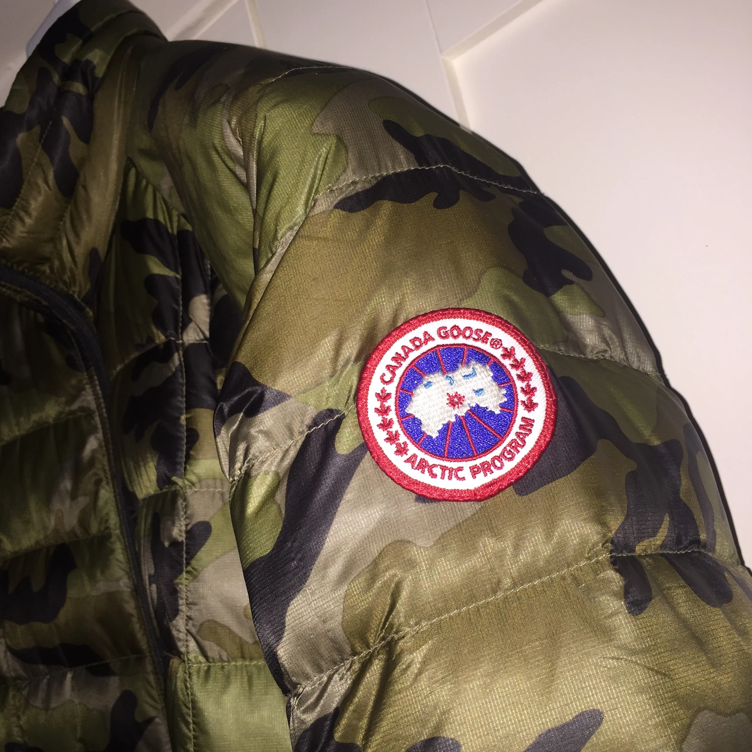 Canada_Goose_Hybridge_Camo_Lite_Badge1.jpeg