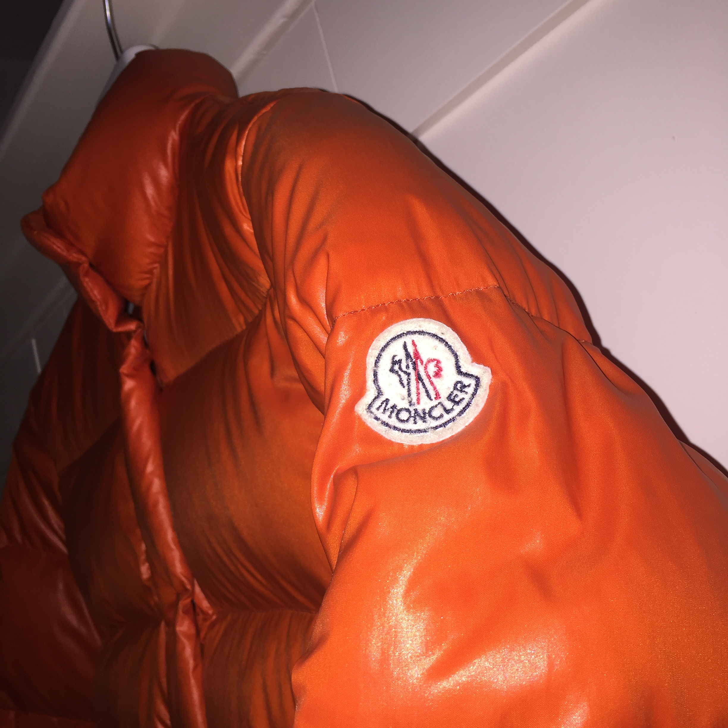 Moncler_Venice_Badge_Size0.jpeg