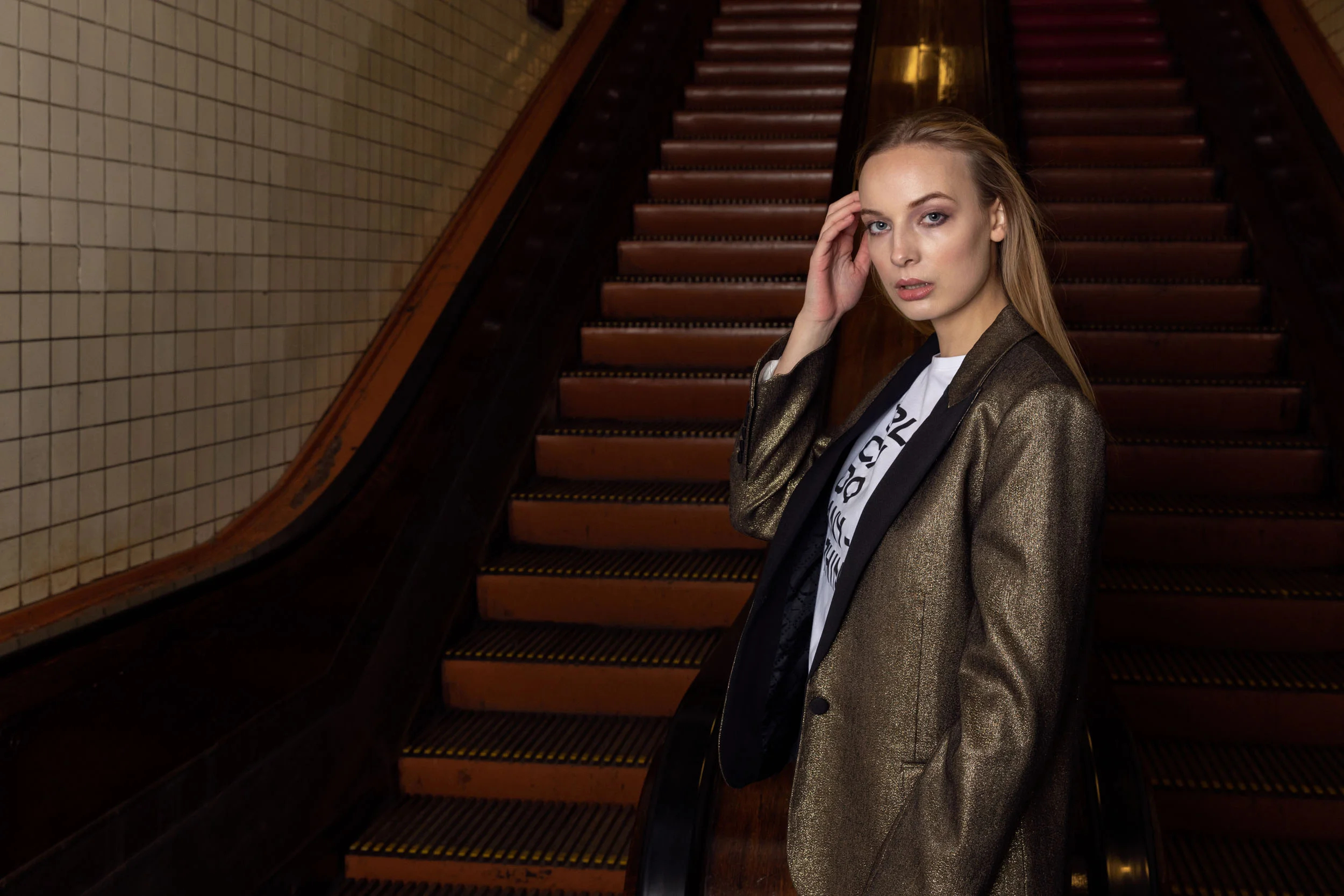  Photo & retouch: Alexis Breugelmans
Model: Lauren de Bie from Just Jess Models
Make-up: Sarah Cluyse
Hair: Imke Melis
Assistant: Sara De Clerck
Clothing: Zadig & Voltaire 