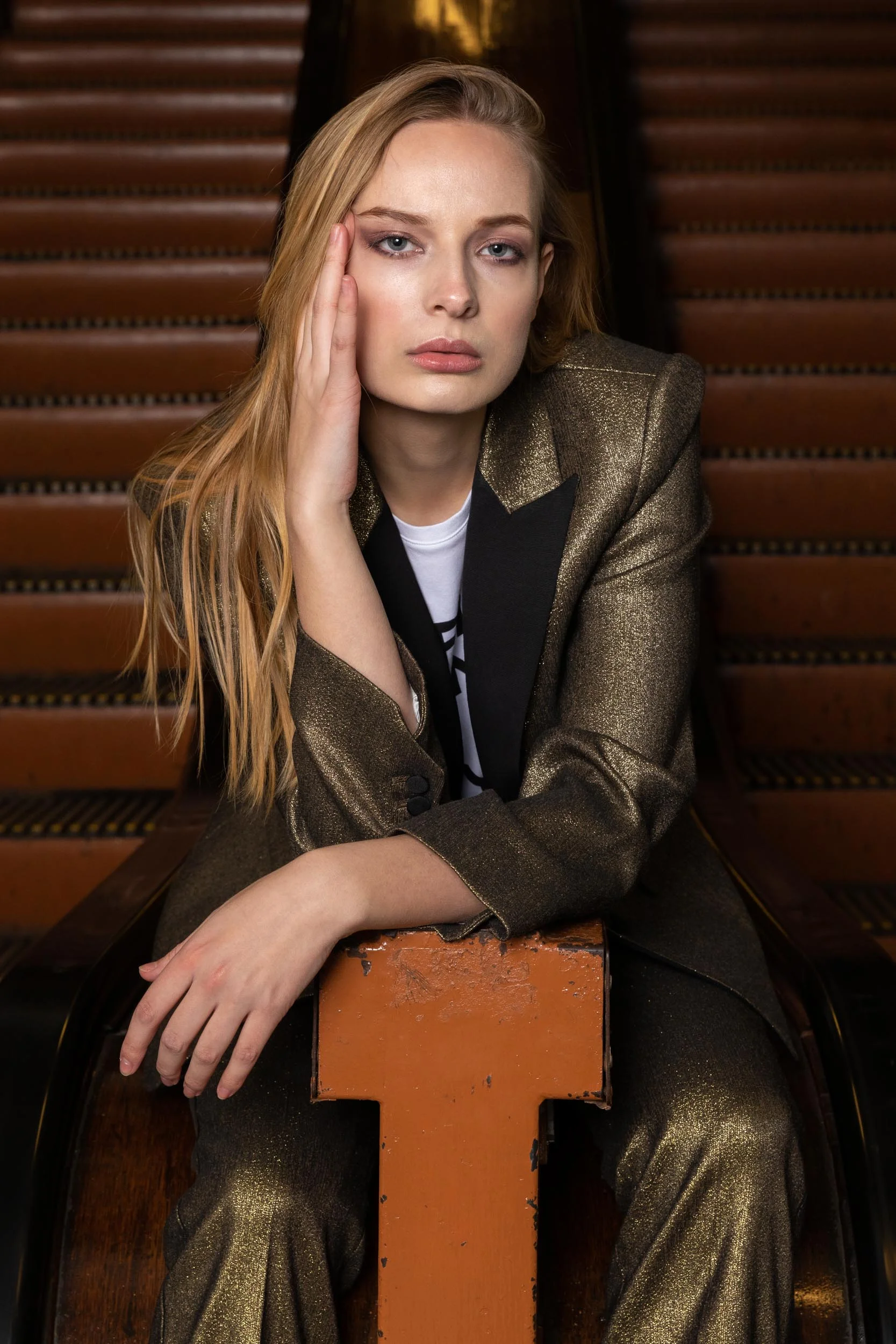 Photo & retouch: Alexis Breugelmans
Model: Lauren de Bie from Just Jess Models
Make-up: Sarah Cluyse
Hair: Imke Melis
Assistant: Sara De Clerck
Clothing: Zadig & Voltaire