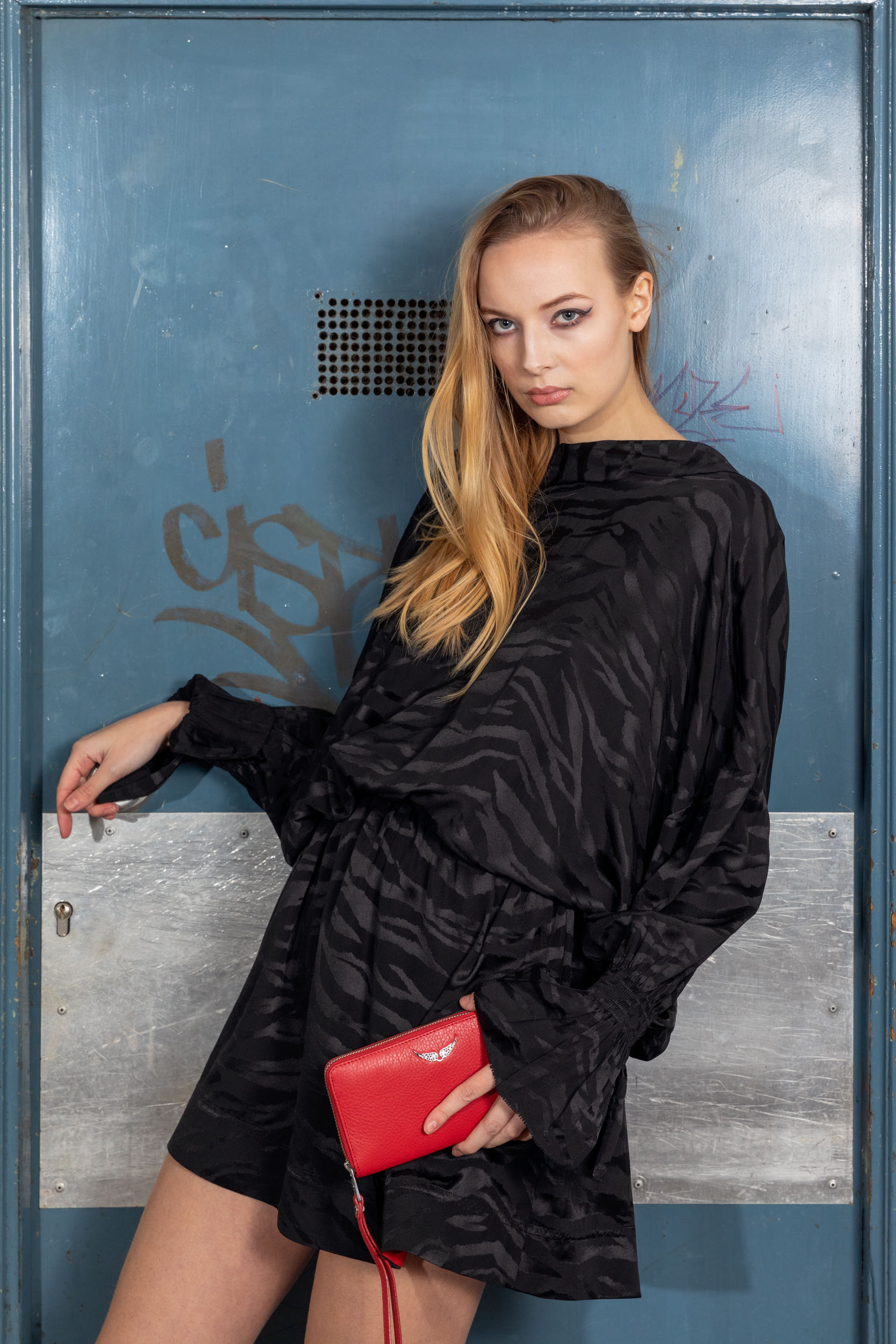  Photo & retouch: Alexis Breugelmans
Model: Lauren de Bie from Just Jess Models
Make-up: Sarah Cluyse
Hair: Imke Melis
Assistant: Sara De Clerck
Clothing: Zadig & Voltaire 
