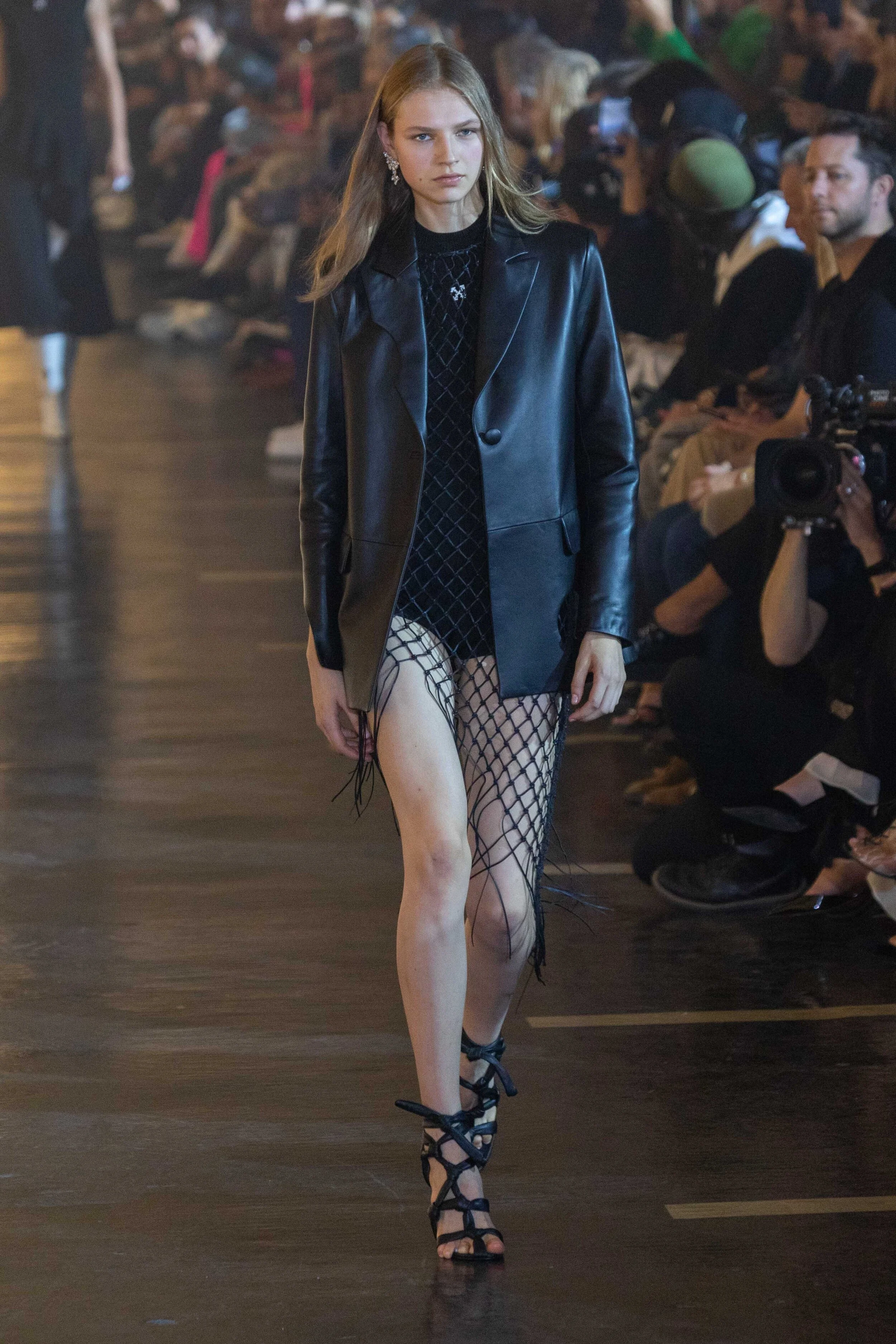 Runway OFF-WHITE during Paris Fashion Week© Alexis Breugelmans