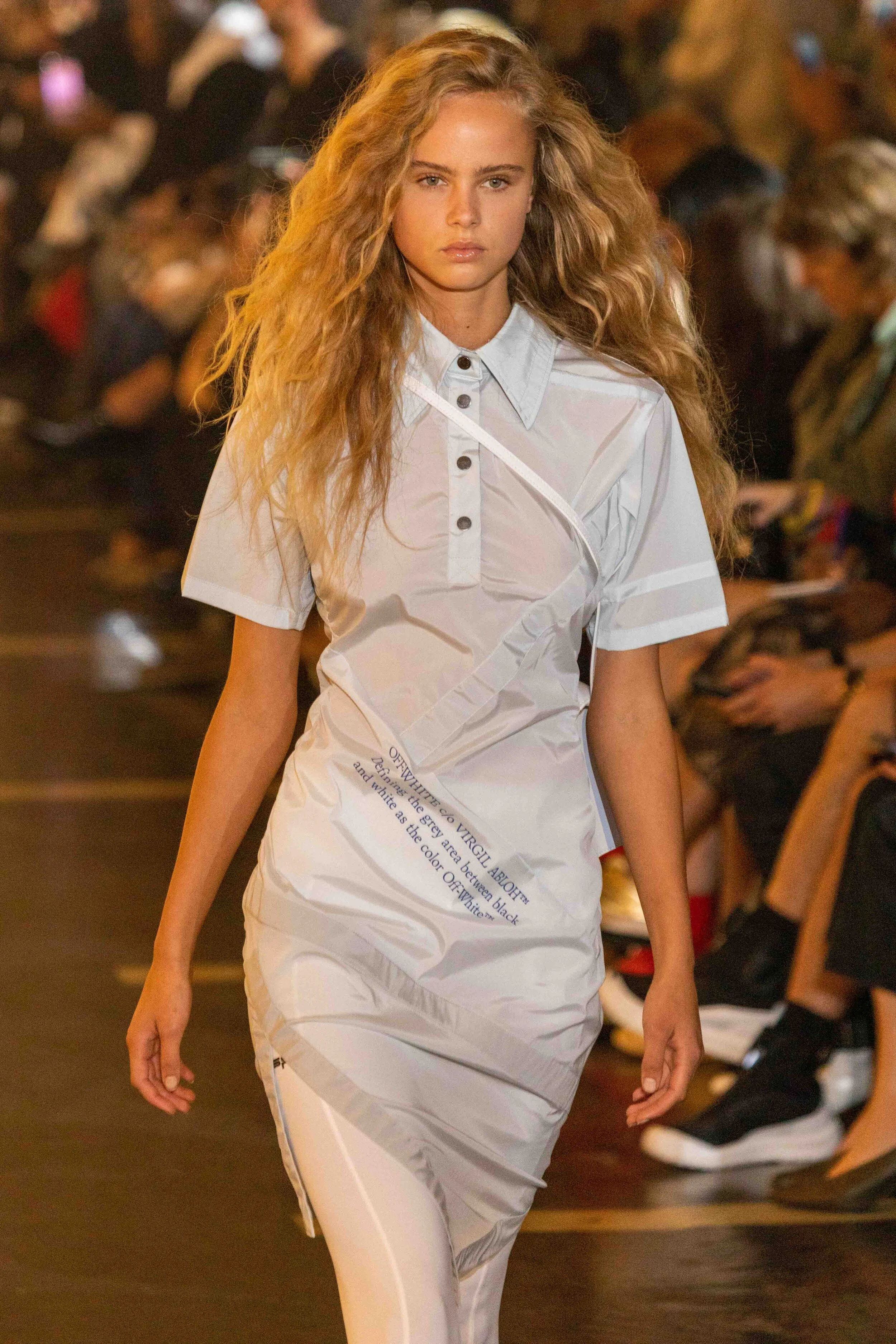 Runway OFF-WHITE during Paris Fashion Week© Alexis Breugelmans
