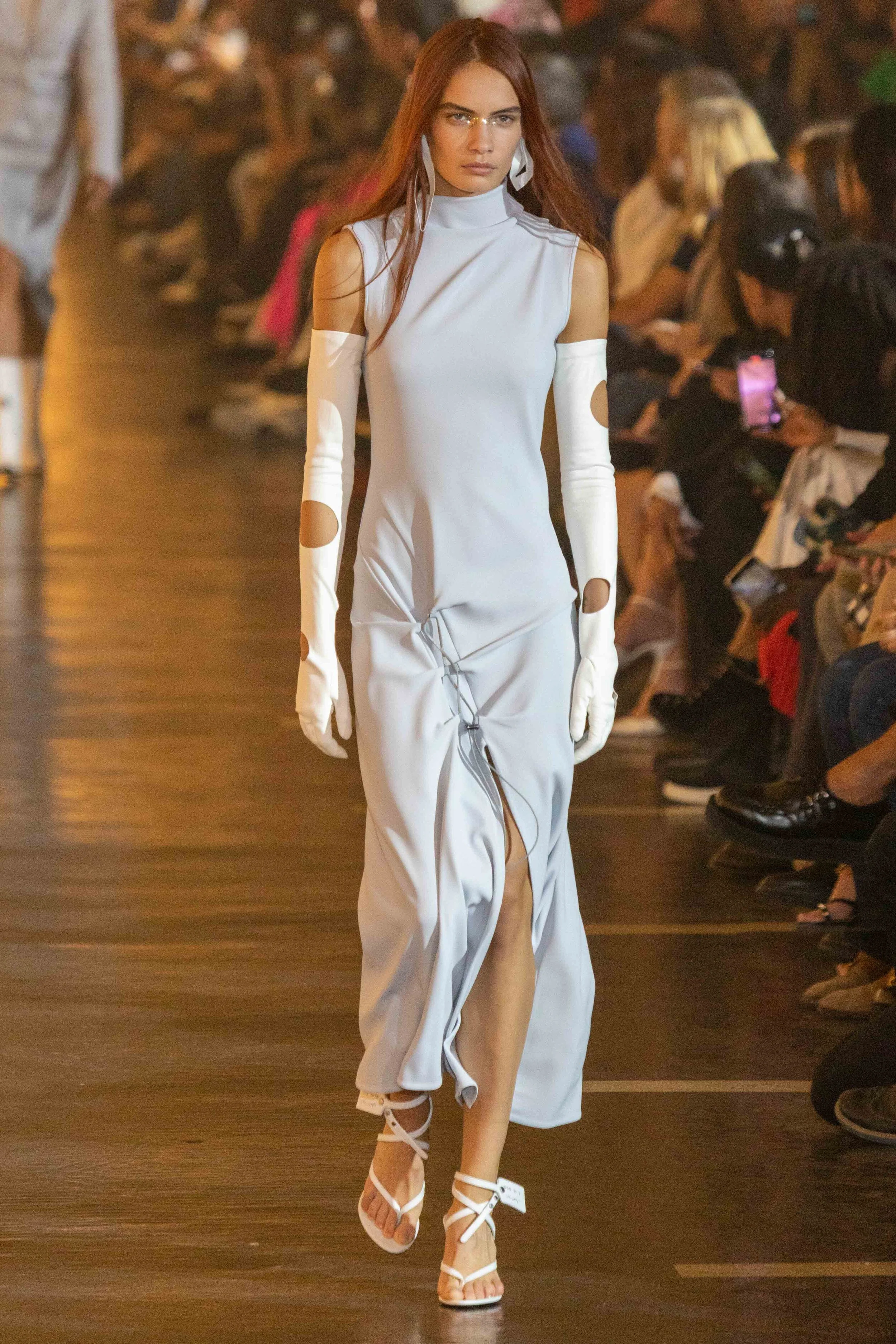 Runway OFF-WHITE during Paris Fashion Week© Alexis Breugelmans