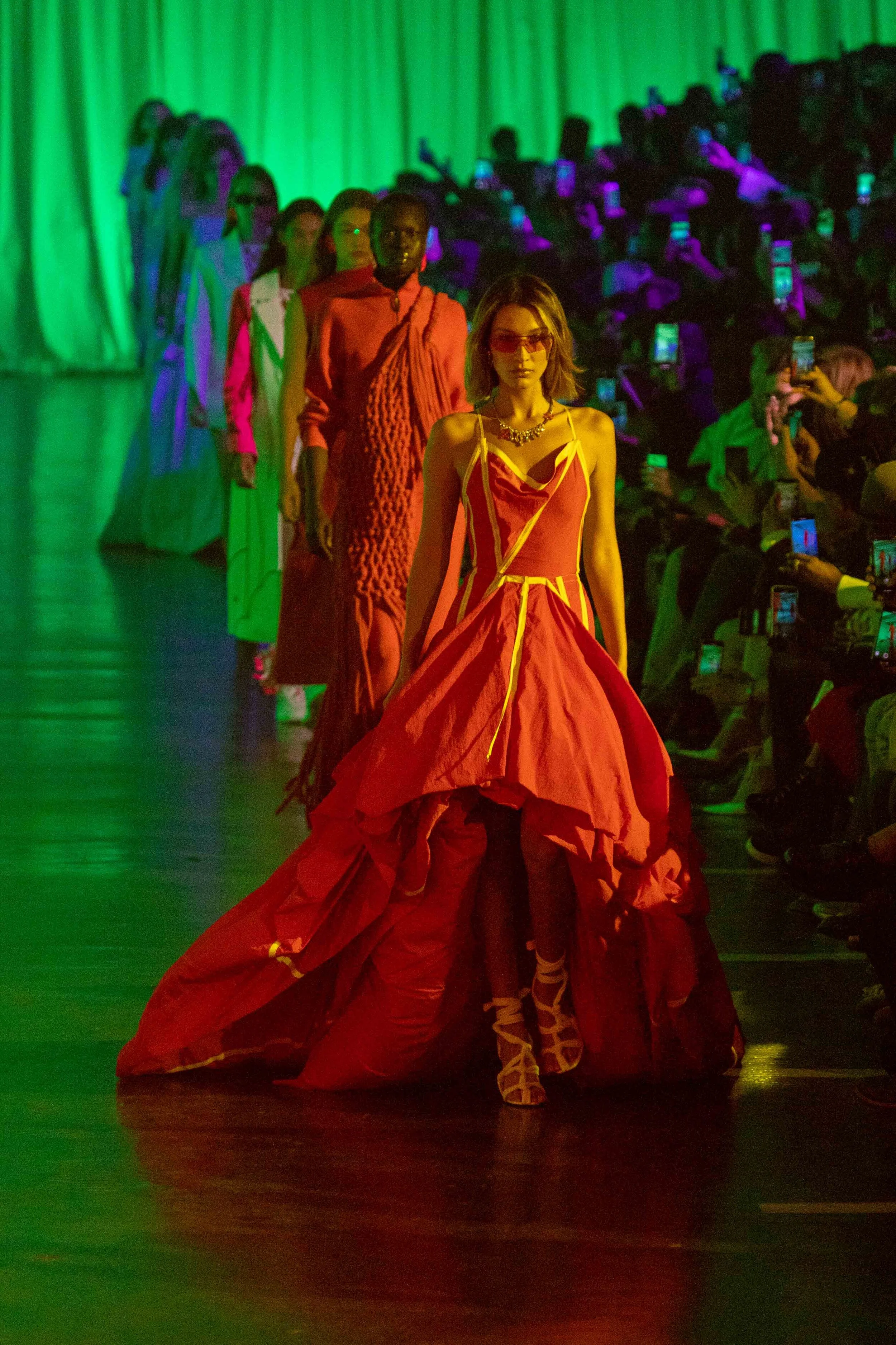 Runway OFF-WHITE during Paris Fashion Week© Alexis Breugelmans