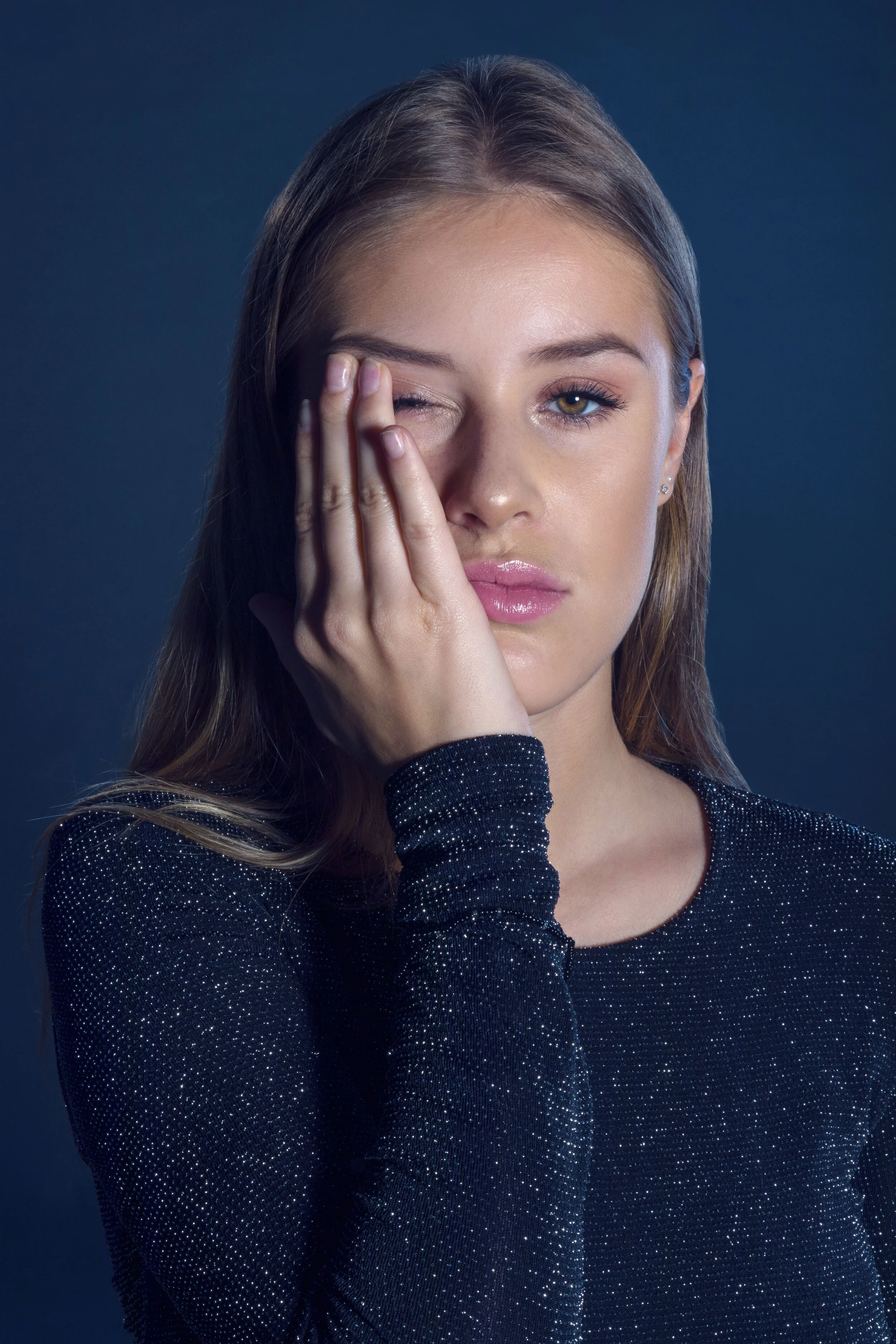  Photographer: Alexis BreugelmansModel: Hanne WybouwAssistant: Sietse Tavernier 