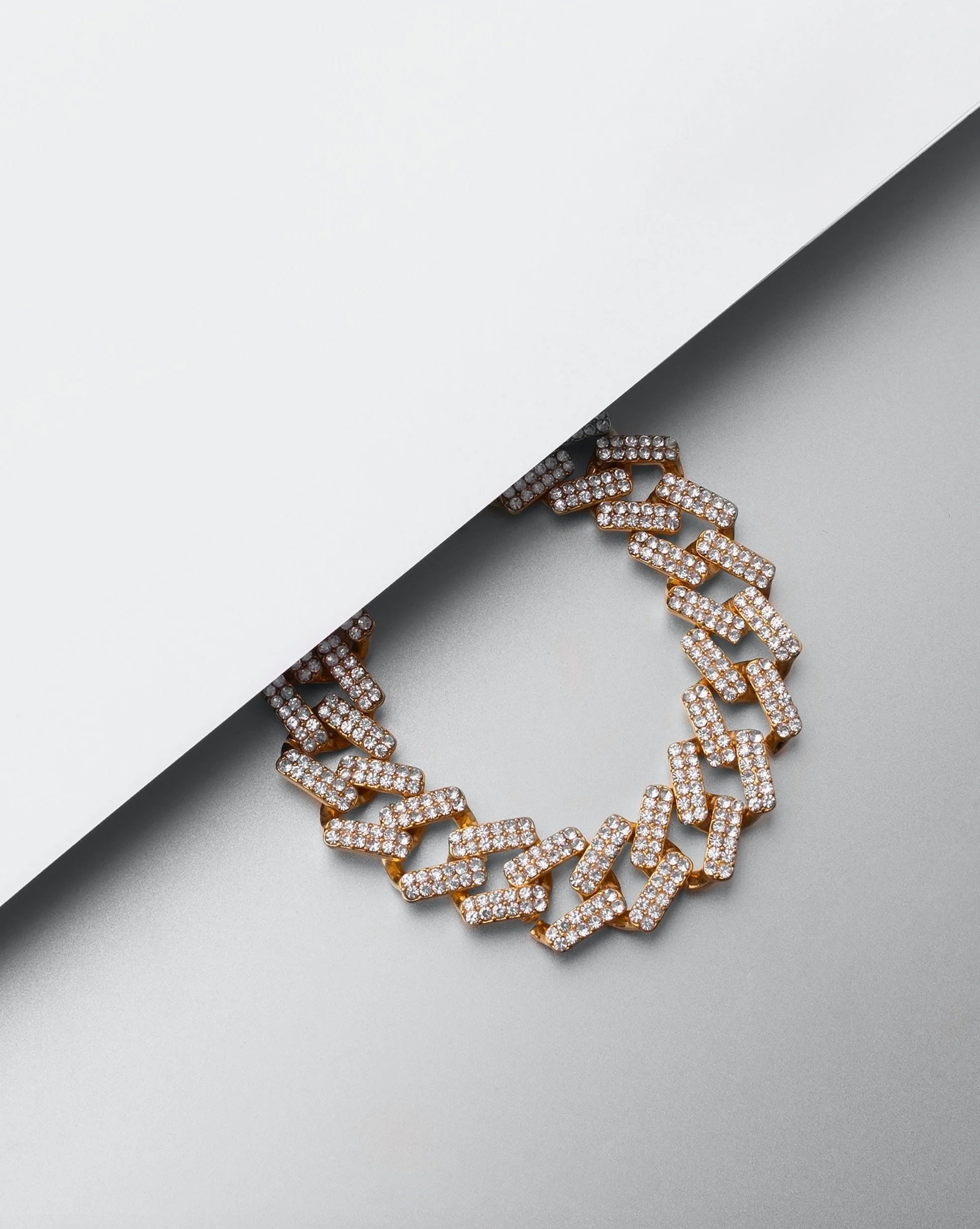 high-end-luxury-jewellery-still-life-product-photographer-campaign-lookbook-ecommerce-Photography-studio-Antwerp-Paris-Amsterdam-London-Milan-Berlin-Madrid-Barcelona-001.jpeg