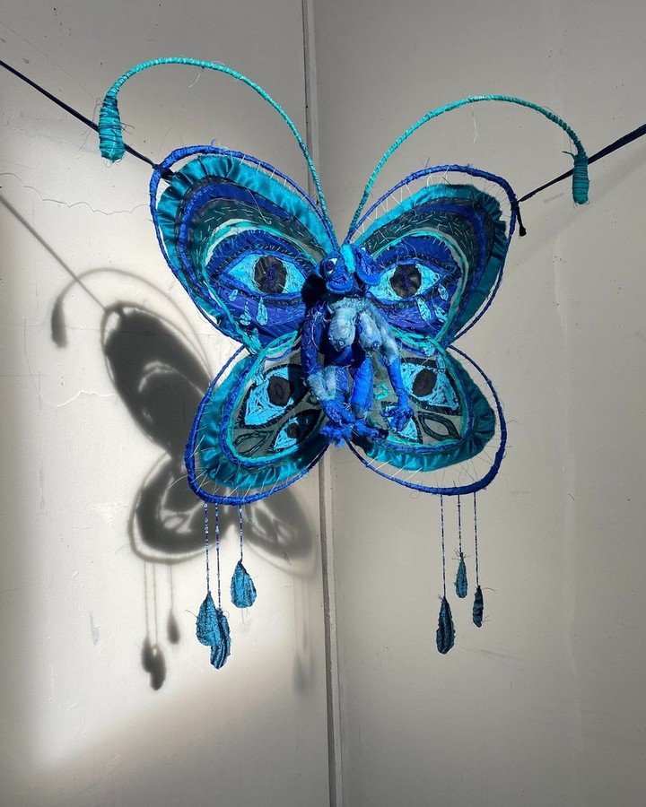 ~Sitting with Blue~ 💧❤ // lil blue with their wings, created in the heart of a frigid winter in february 2023, a process of becoming... If you're curious, see lil blue come alive via stop motion in previous post~ 

experiments from @vermontstudiocen