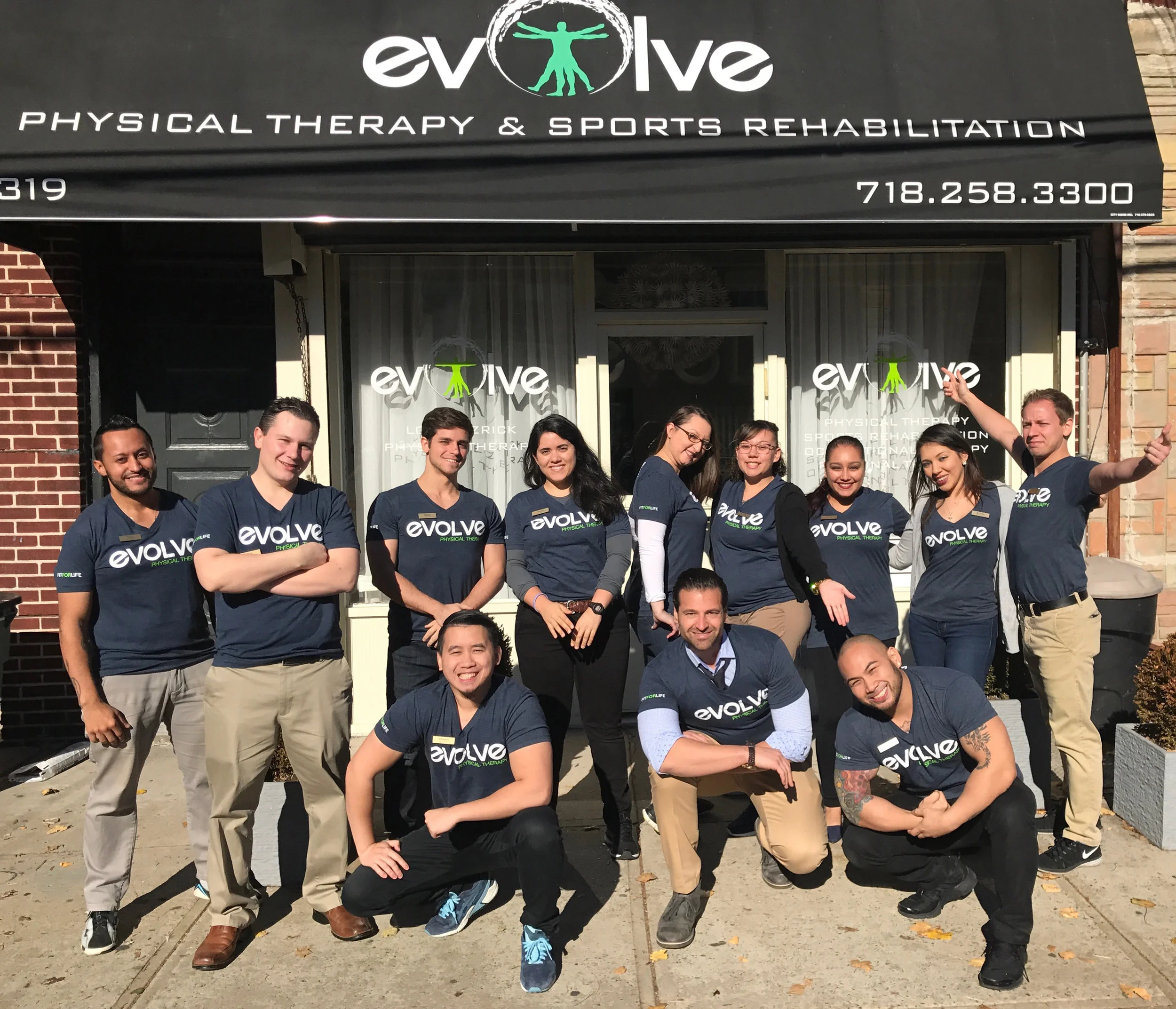 evolve-physical-therapy-group-photo.jpeg