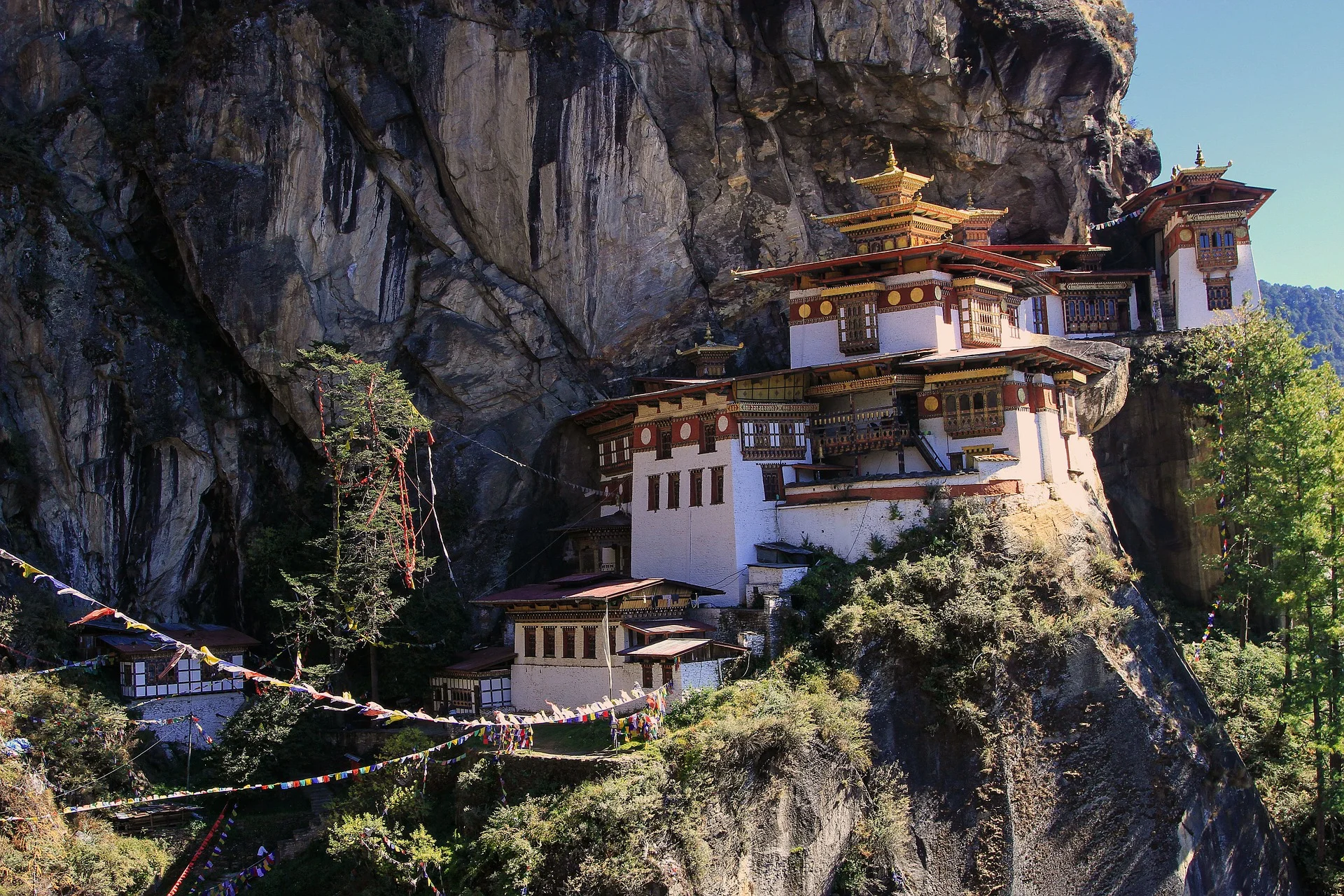 monastery-462604_1920.jpg