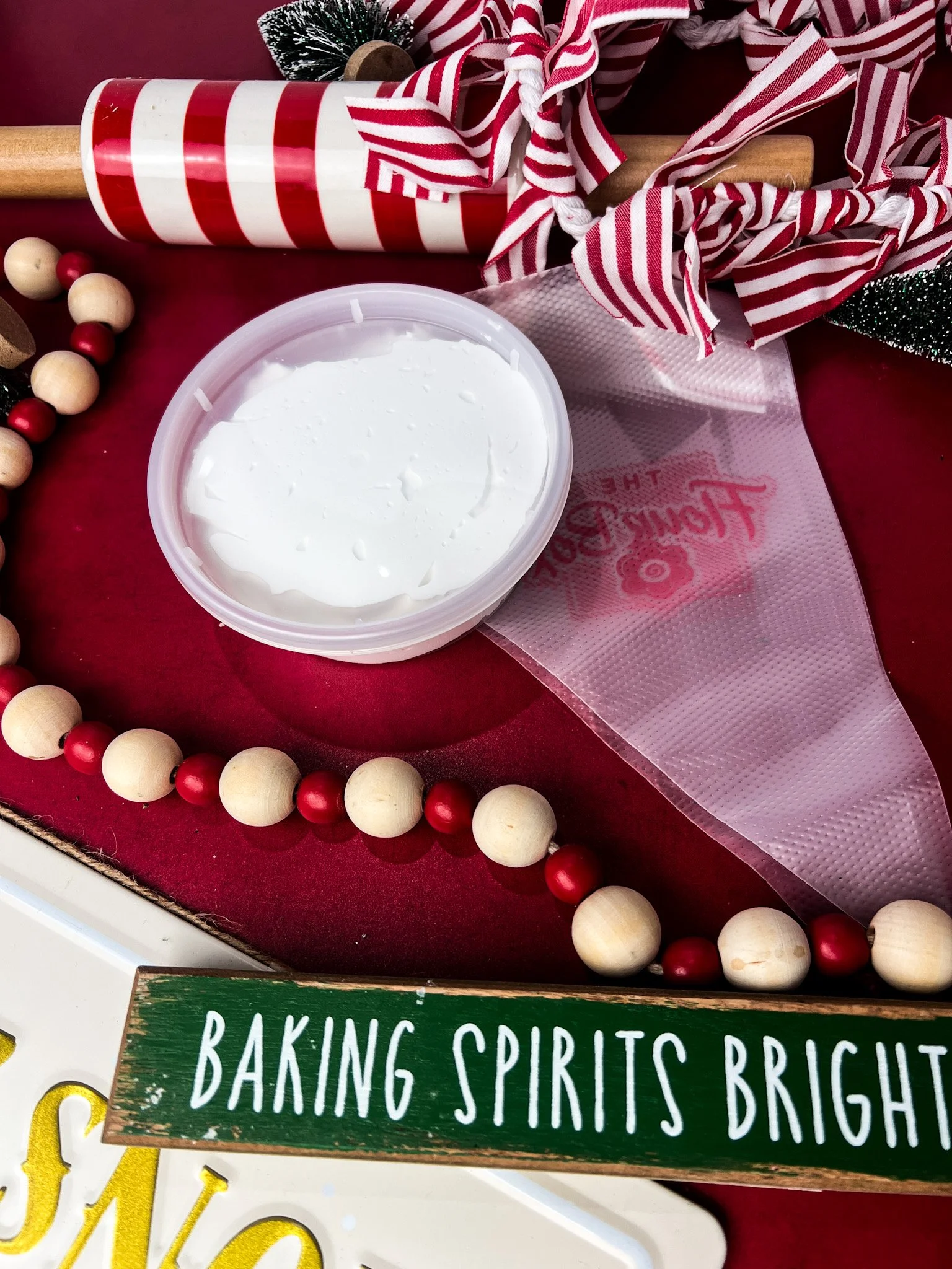 One 4 ounce Tub of Royal Icing (Stiff)