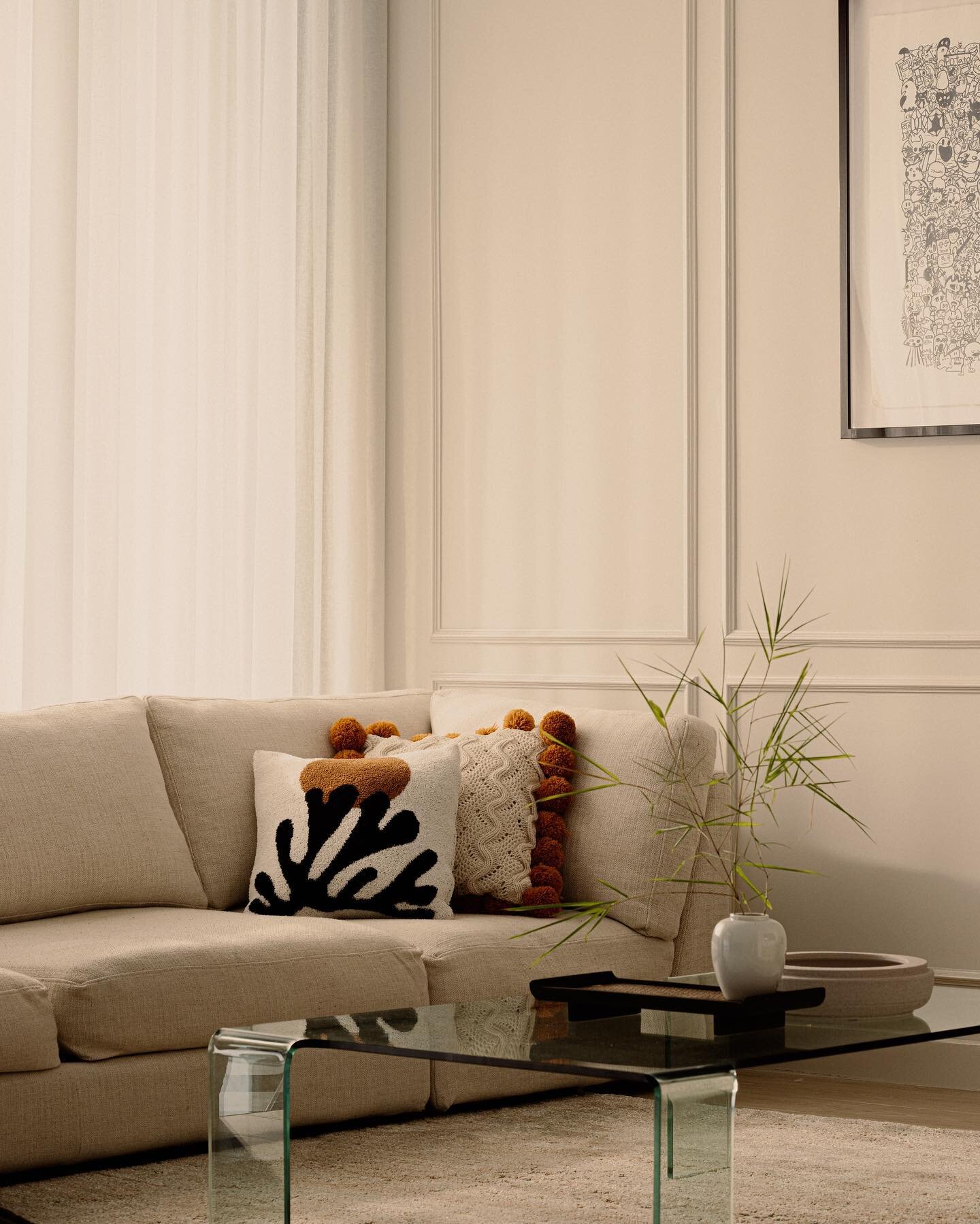 Home on Jalan Asuhan // Recent work with @staceyleonginteriors 

Florals: @inthenameof.flowers
