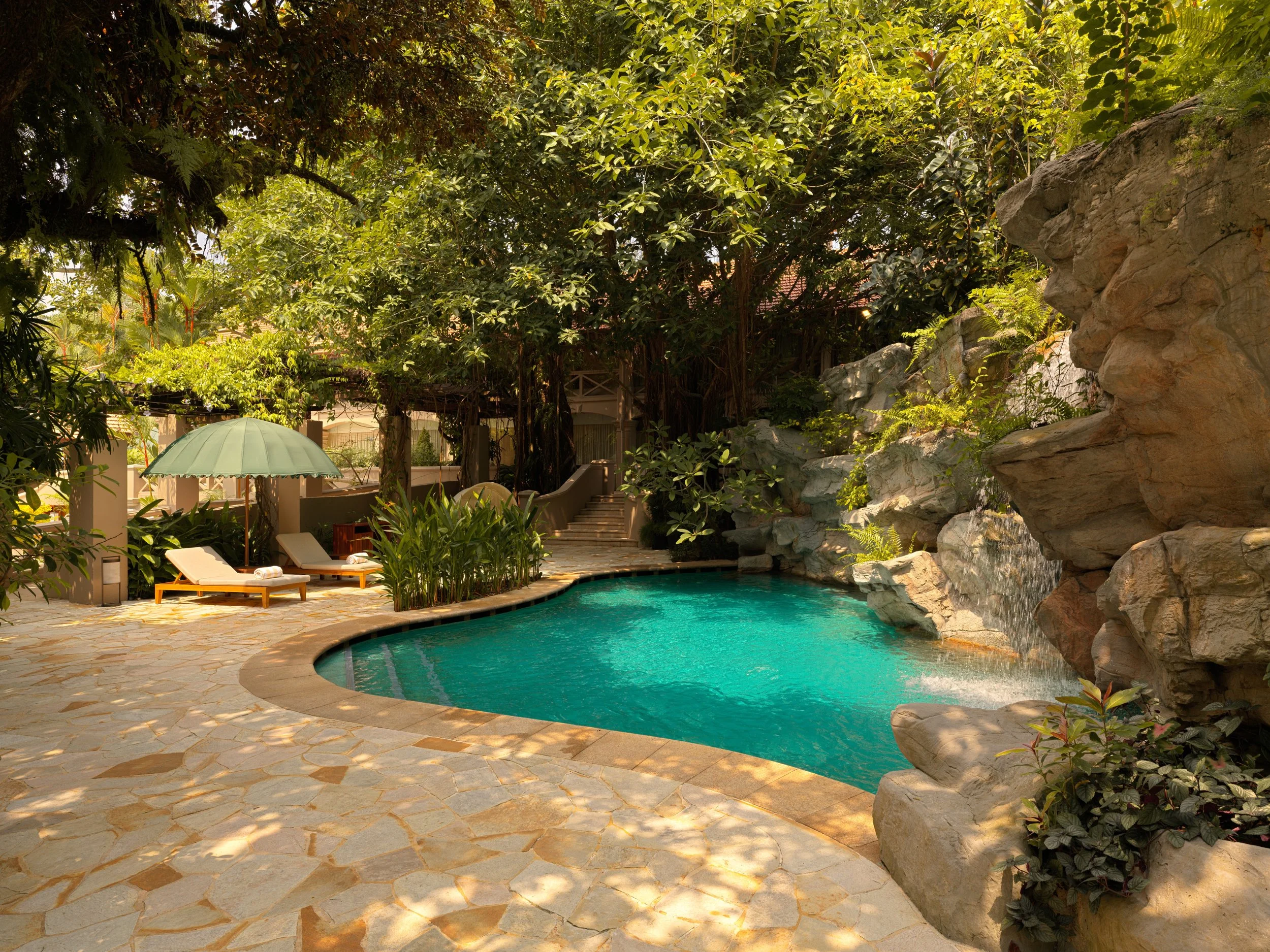 RafflesSentosaSpaPoolwithWaterfall1.jpg