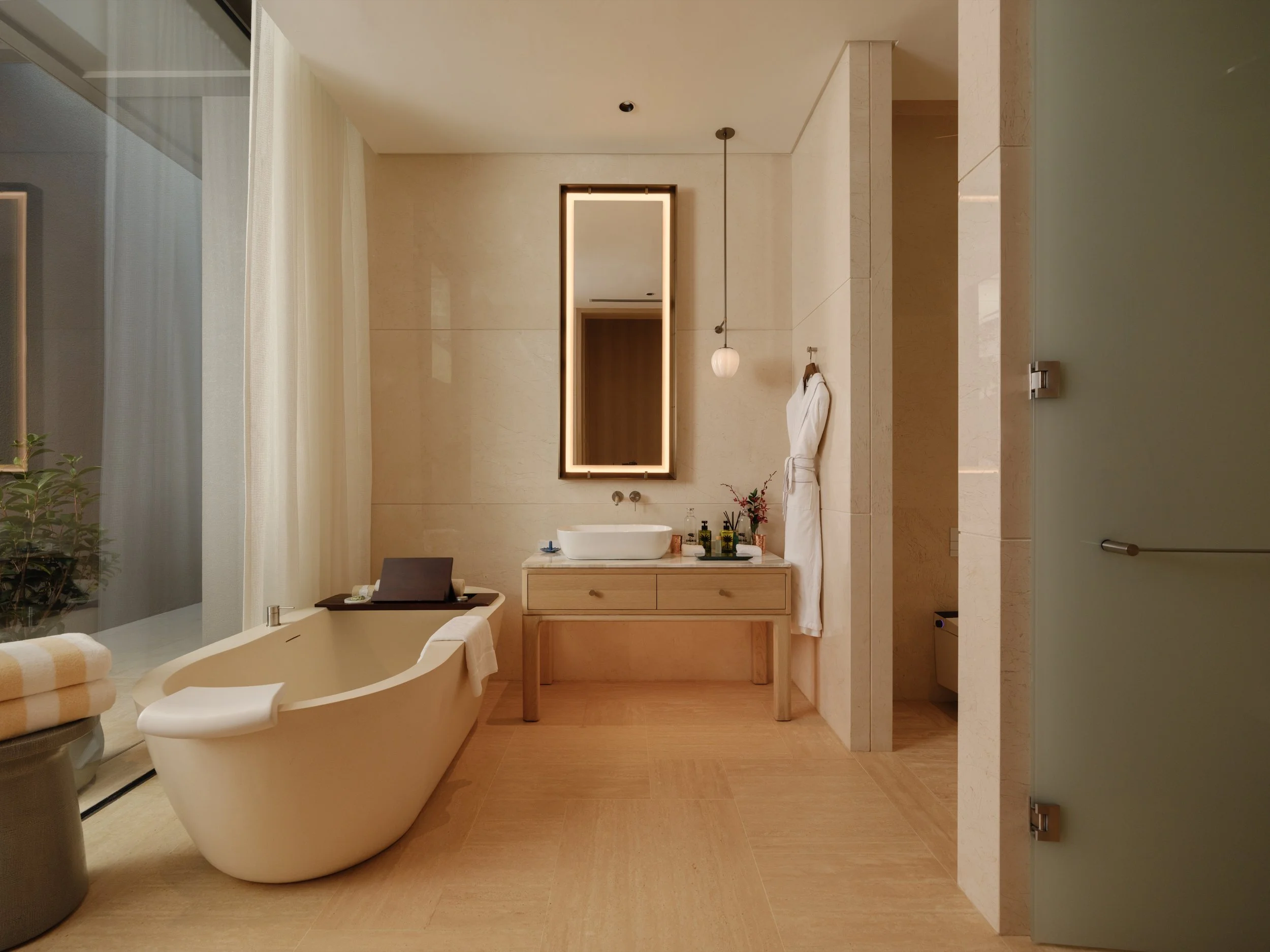 RoyalVilla-Bedroom1Bathroom.jpg