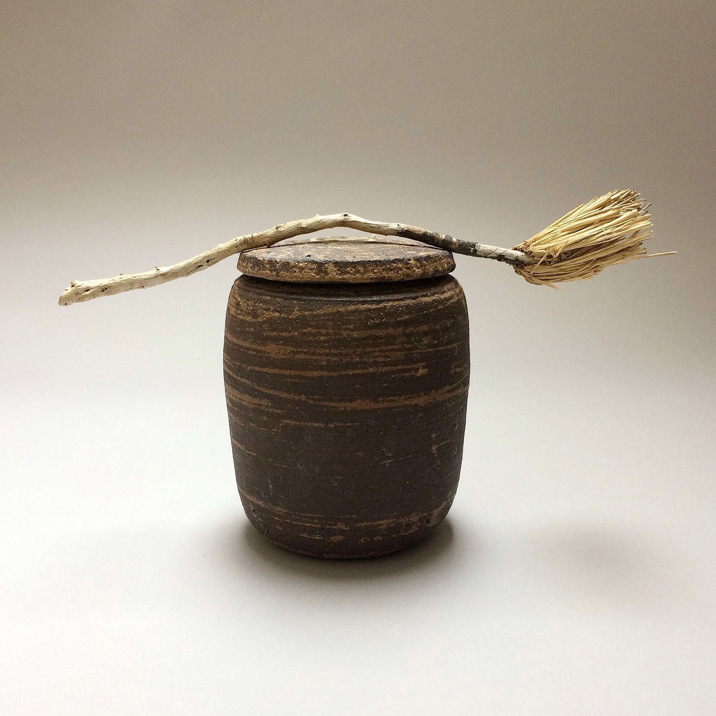 pot with brush 