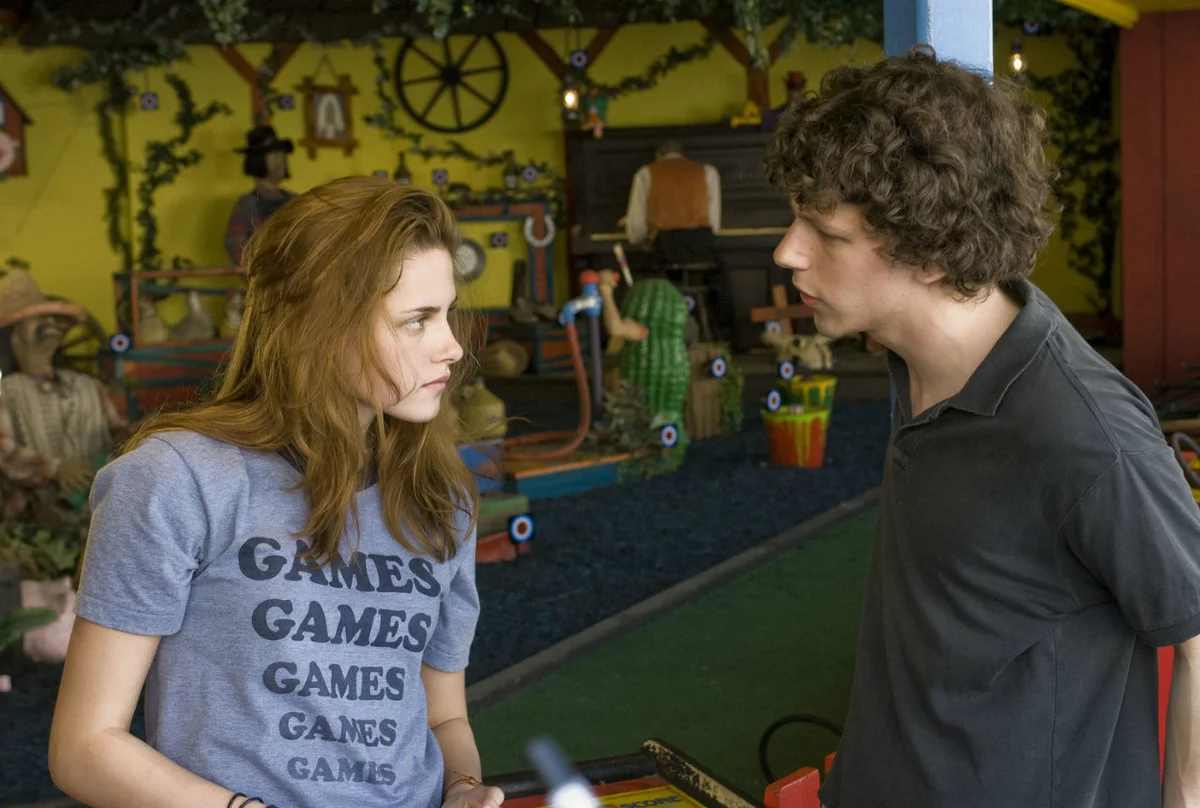 Kristen-Stewart_Adventureland_2009.jpg