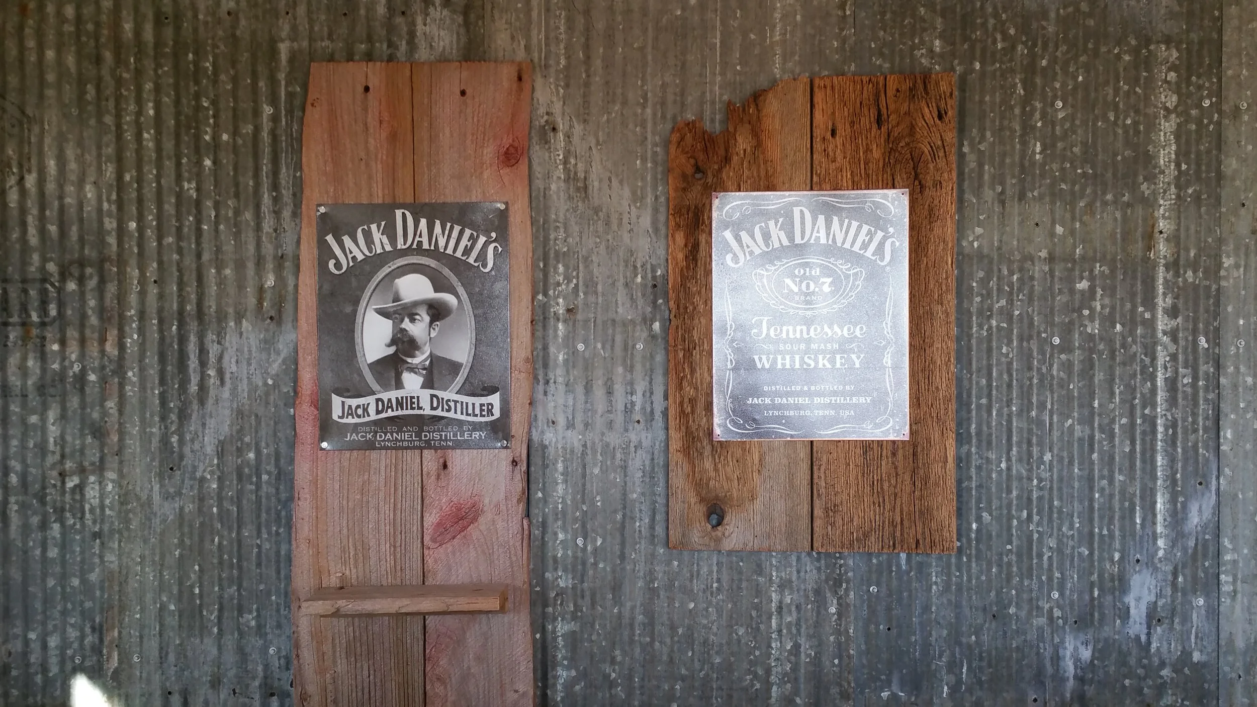 Barnwood Beauty Kapper Outdoors