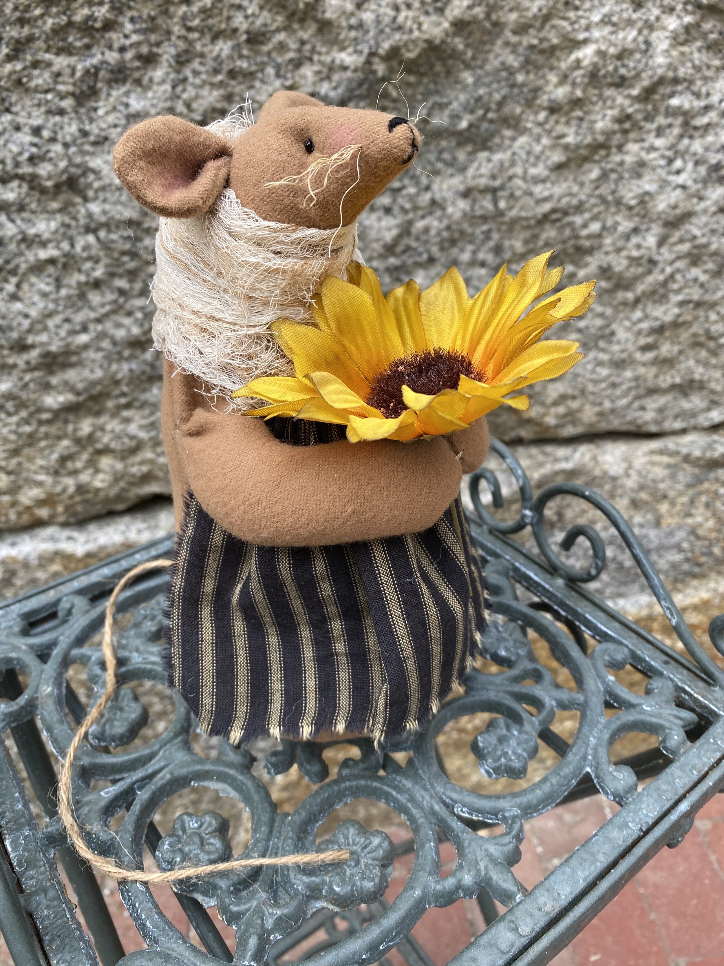 Pip Squeak w/sunflower