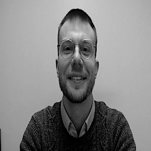 headshot leonard 3.jpg