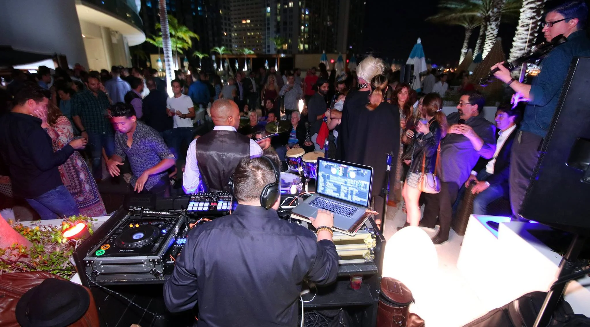 SOCIAL FRIDAYS at AREA 31 /EPIC Hotel 