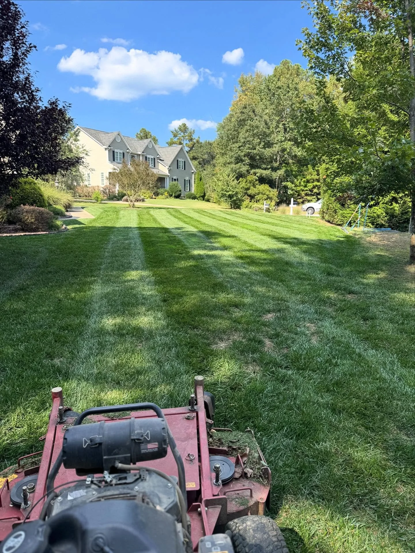 POV: it&rsquo;s a perfect fall day and you&rsquo;re making mower masterpieces 🎯🌱

#landscaper #mowmode #stripingseason #grassgoals