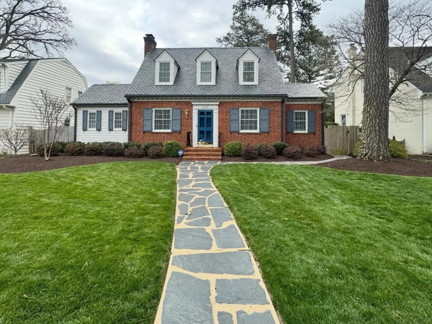 Gloomy day, beautiful yards. 

#RVA #rvalandscaping