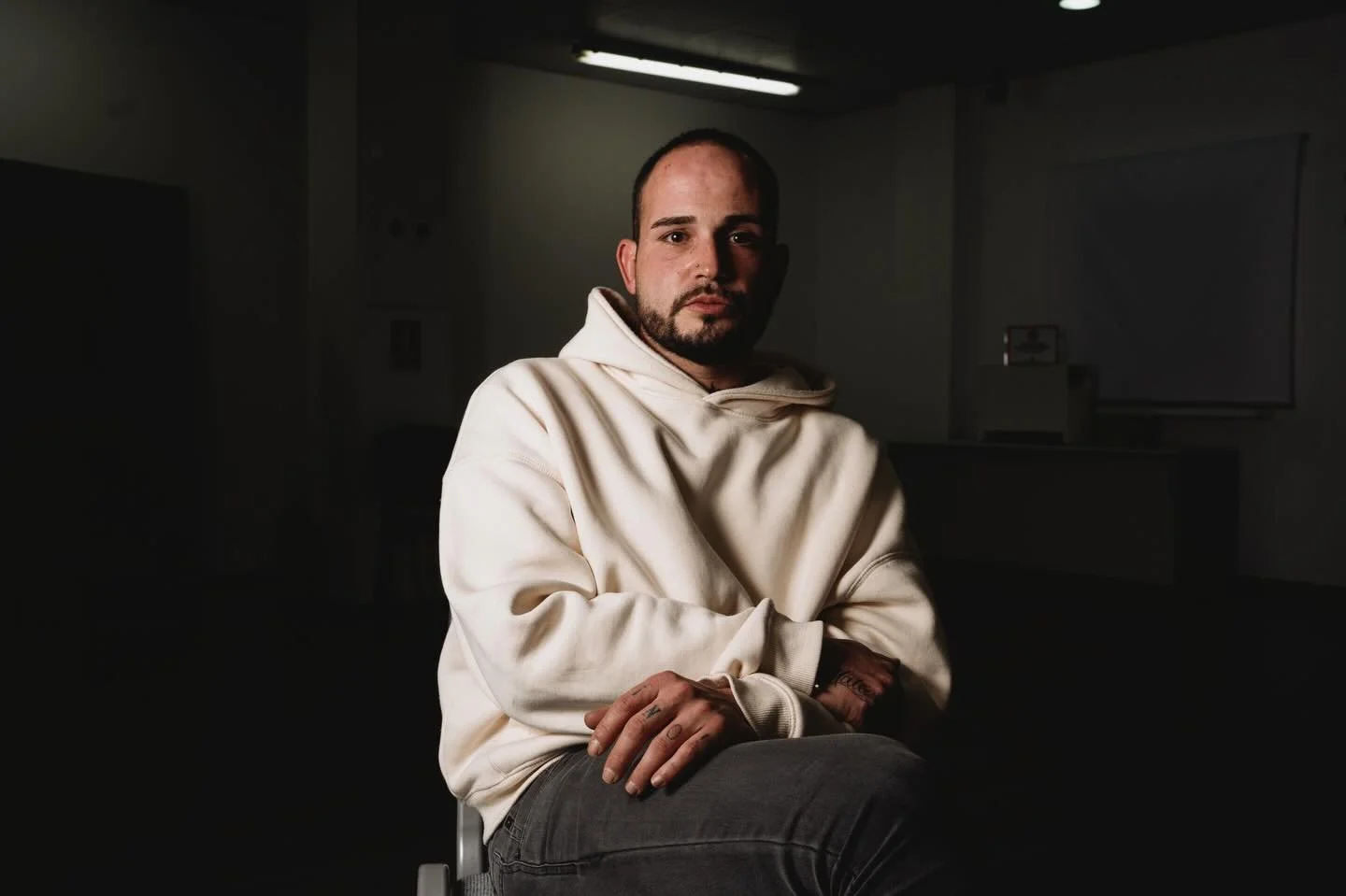 31 de enero de 2026. Fotograf&iacute;as para el reportaje &ldquo;Dentro de una terapia de grupo para adicciones.&rdquo; 

Uno de los reportajes m&aacute;s interesantes en los que he podido participar.

Para @elconfidencial
Edici&oacute;n gr&aacute;fi