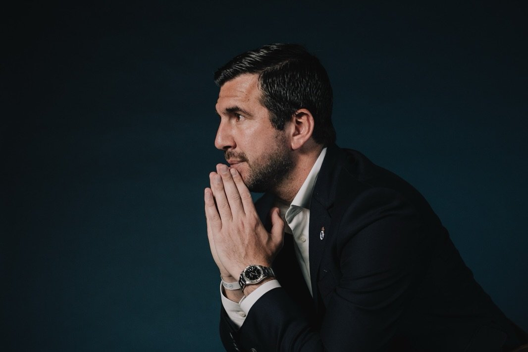 4 de junio de 2026. Fotograf&iacute;as de la entrevista al candidato a la presidencia del Real Madrid enriqueriquelmev 

Para @elconfidencial 
Con @rafalacasar y @al_bertor 
Edici&oacute;n gr&aacute;fica @serbele 

@sony.espana @sonyalphaeu @sonyalph