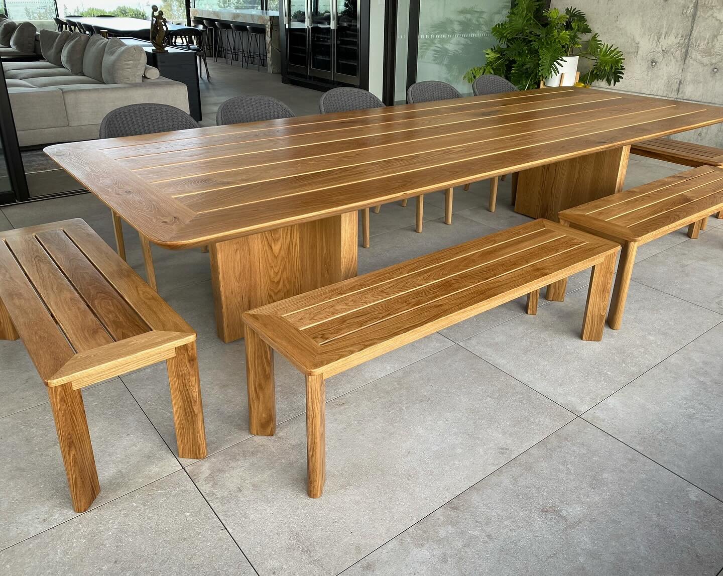 Wrapping up the year with a beauty. Bespoke Outdoor Dining Table and matching Bench Seats in stunning American Oak timber. Quite a lot of planning went into this one to ensure she maintains her beauty, whilst up against the elements. Just in time to 