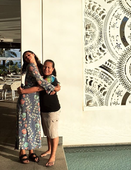 Frankie and her Mum (Photo courtesy of: @frankieadams IG)