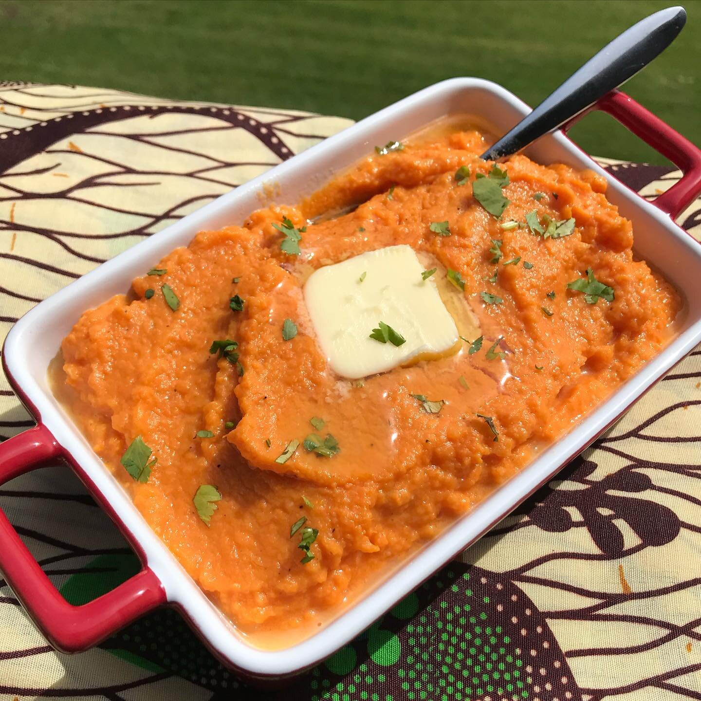 ROASTED GARLIC COCONUT MASHED SWEET POTATOES  The creamiest and garlic-iest  coconut-iest mashed sweet potatoes ever in your whole entire life&hellip; Recipe link in bio...
.
Yield: 4-5 servings
.
.
.
#TasteTutor #Chef #Catering #Food #Cooking #Quara