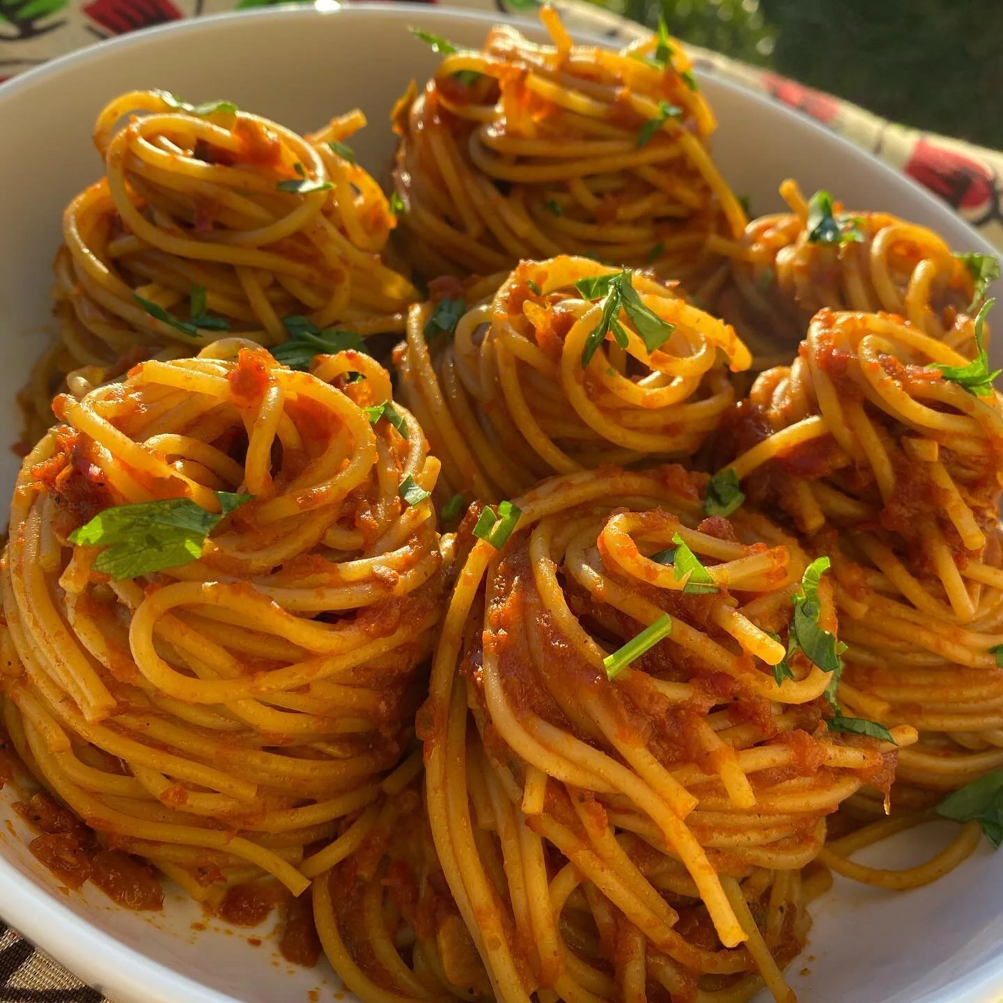 JOLLOF PASTA 🍝  A flavorful twist on a favorite pasta dish&hellip; &ldquo;bars&rdquo;! 🎤 ⬅️Swipe for recipe or check out the link in Bio...
.
Yield: 6-8 servings
.
.
.
#TasteTutor #Chef #Catering #Food #Cooking #QuarantineEats #Culinary #Cuisine #R